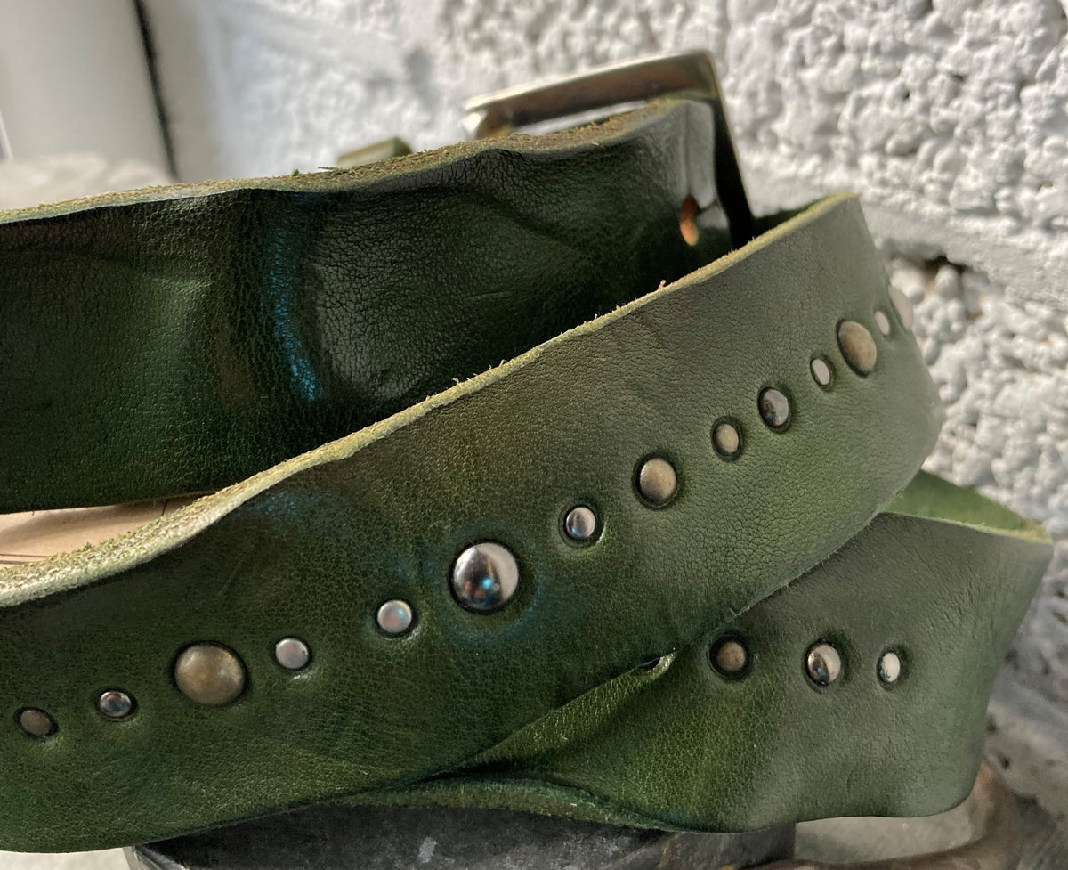 KAMINARI Studded Leather Strap Green texture