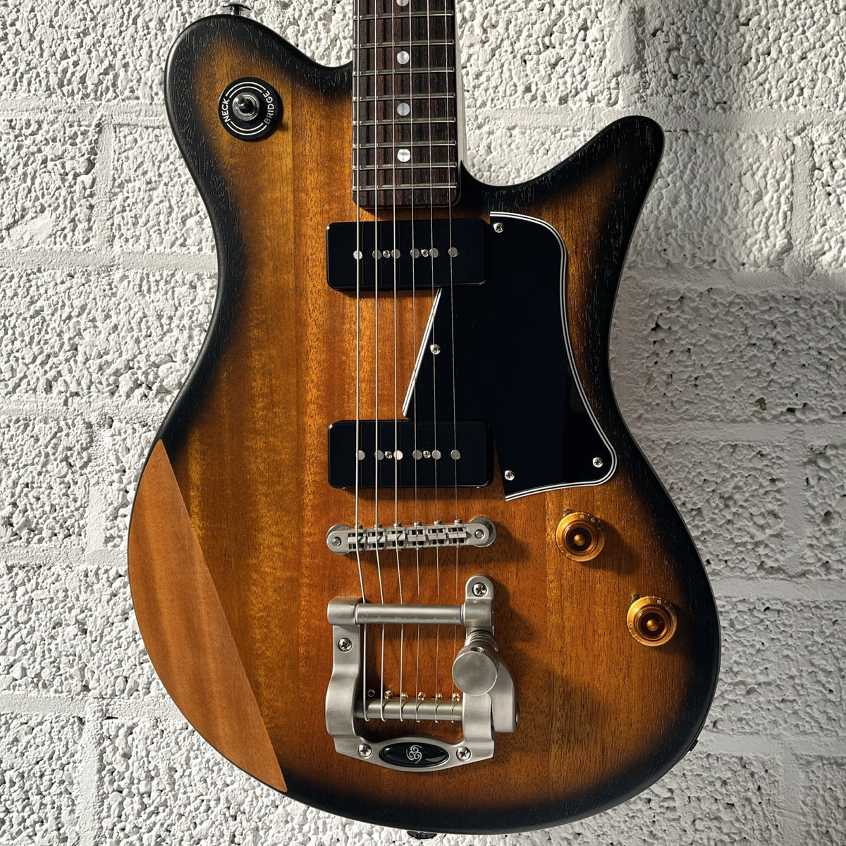 oopegg trailbreaker limited edition tobacco burst body closeup