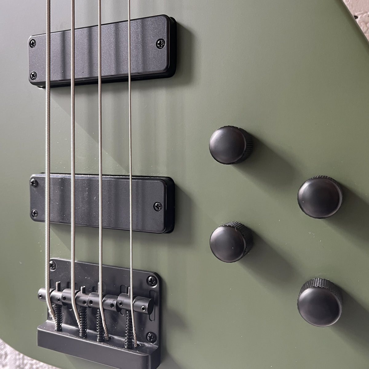 spira b400 dgr dark green active electric bass controls