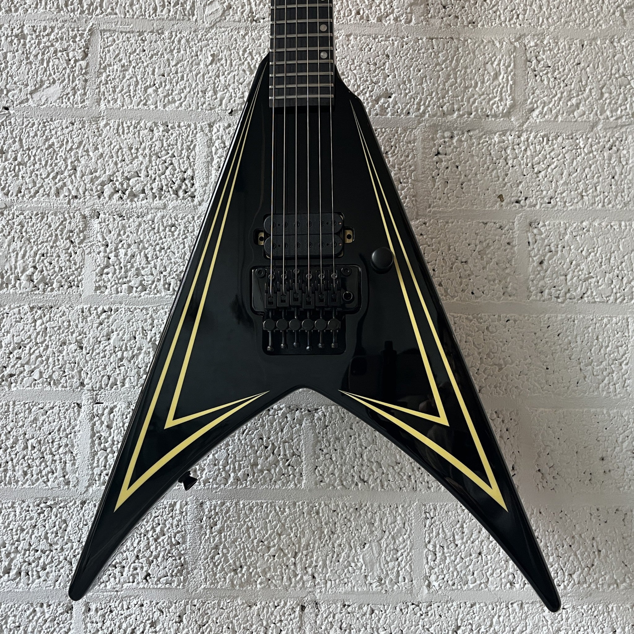 Spira V-420 Flying V Black/Yellow – Single-Humbucker Metal Guitar