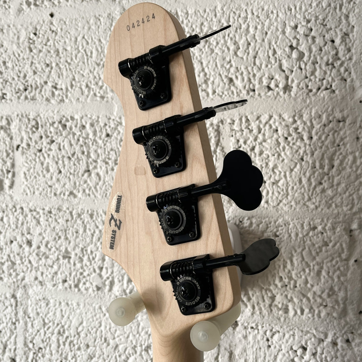 atelier z beta4 natural black line headstock back view
