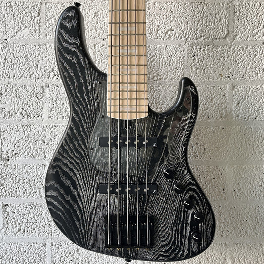atelier z beta5 custom black silver line body closeup