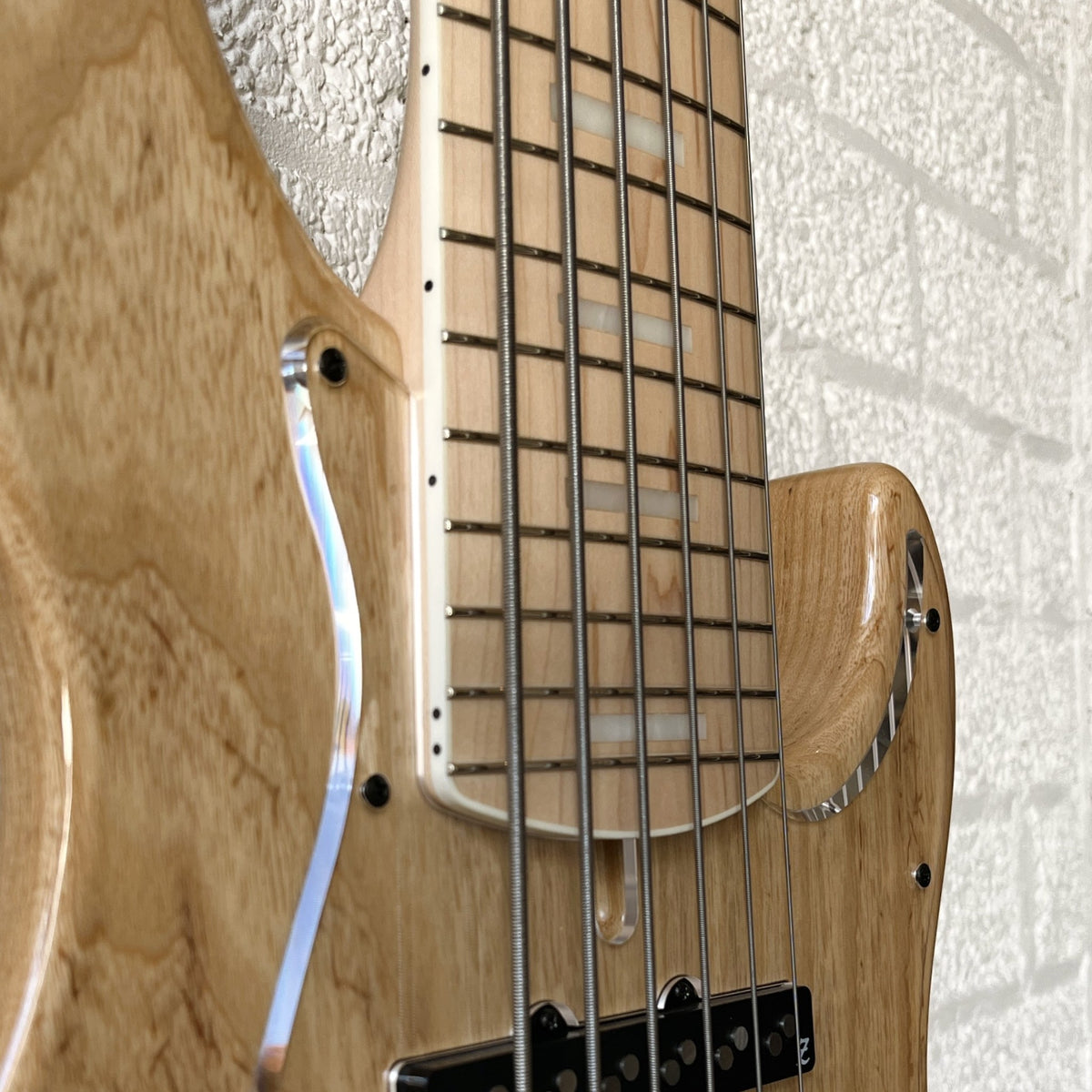 Atelier Z Beta6 6-string bass in Natural finish with black hardware fretboard