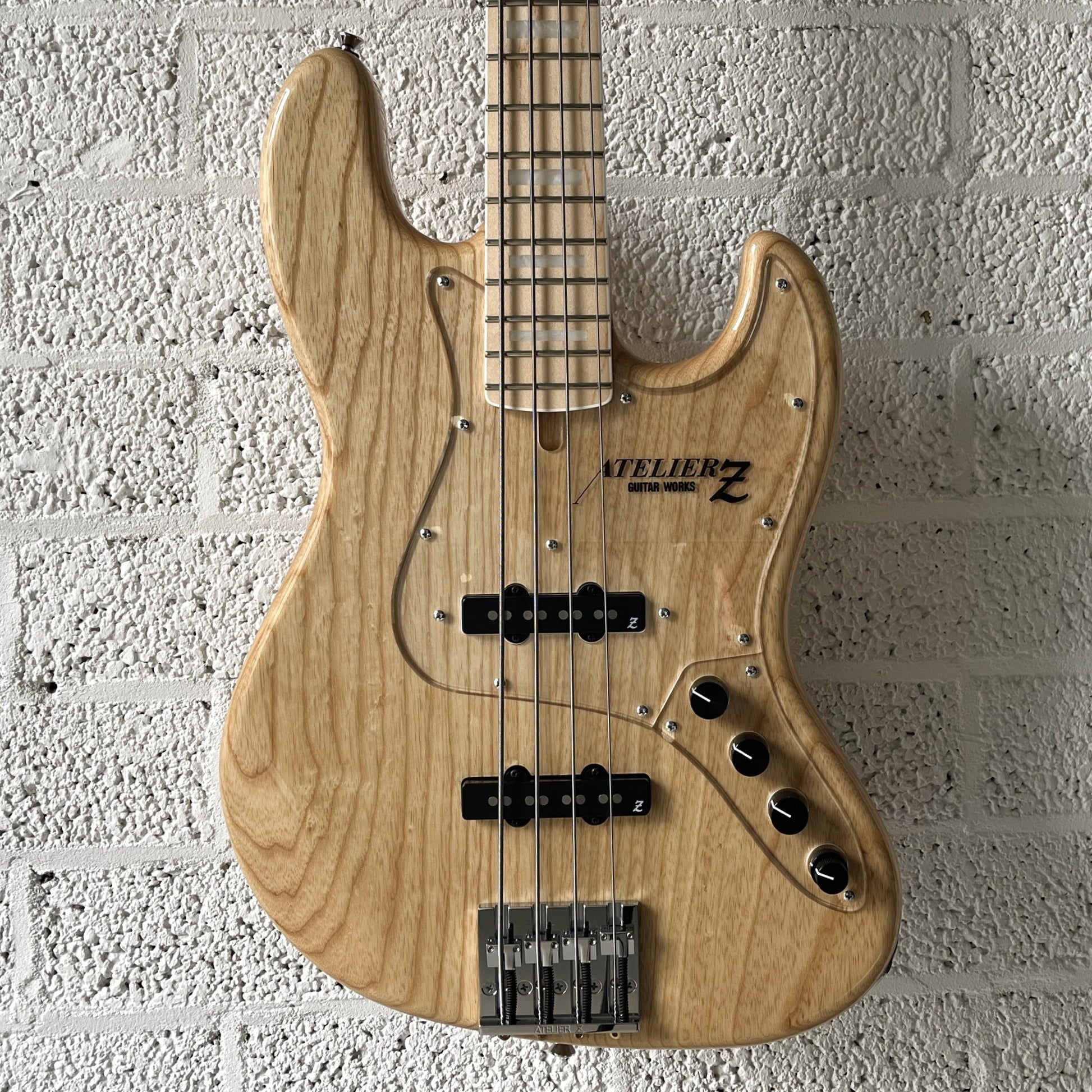atelier z m245 natural hand-built japanese 4-string active bass pickup cover removed body closeup
