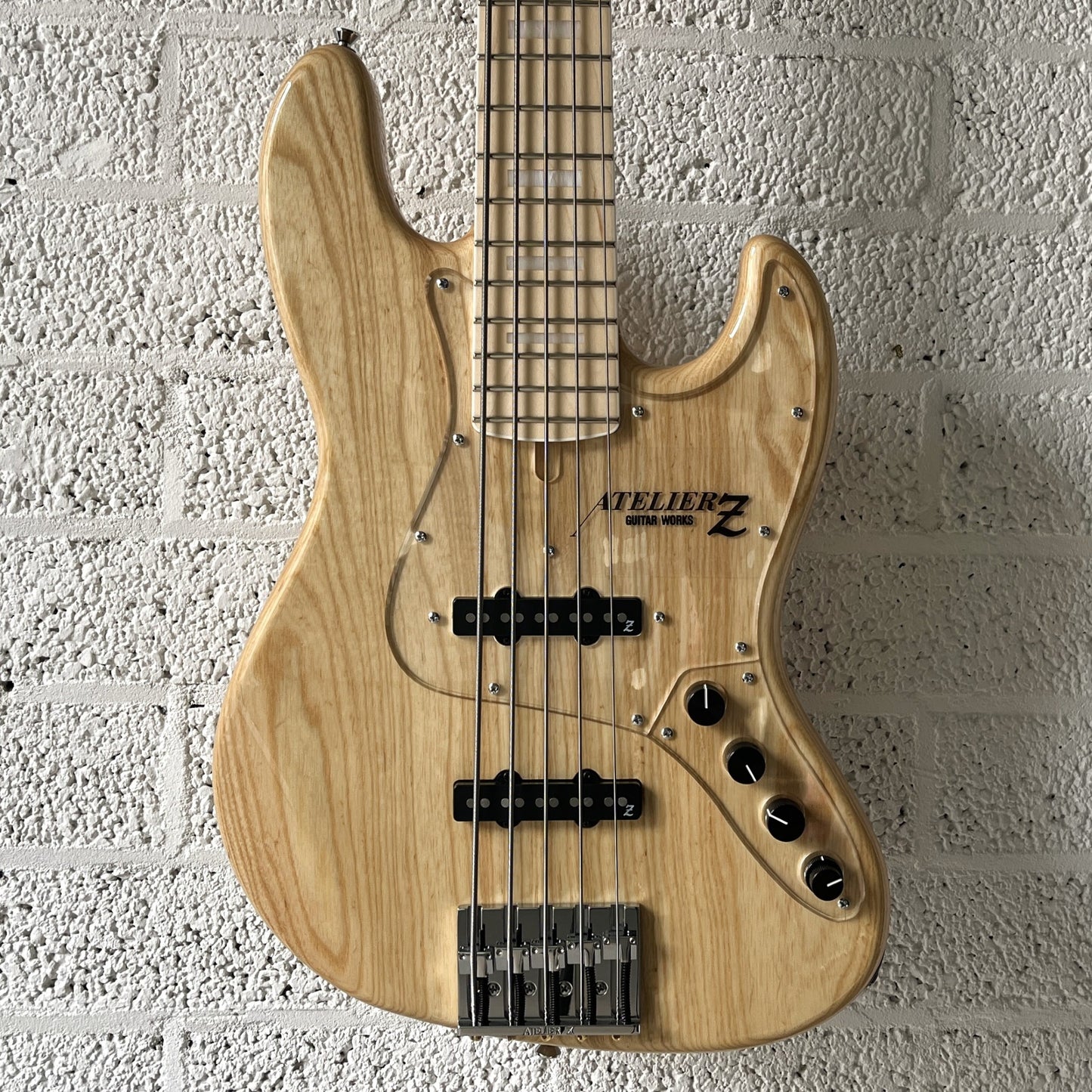 atelier z m265 natural hand-built japanese 5-string active bass pickup cover removed body closeup