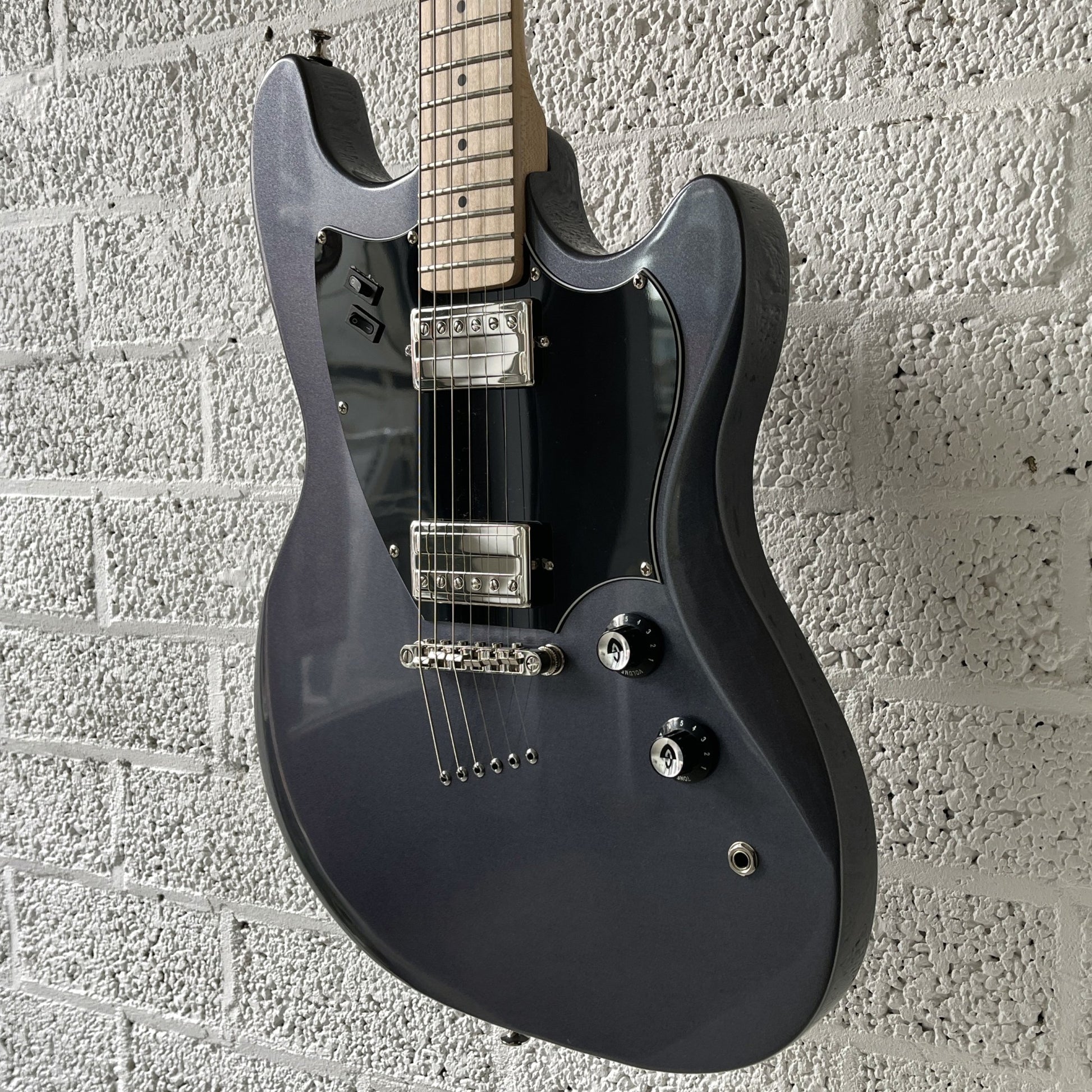 guild surfliner hh electric guitar canyon dusk body angled