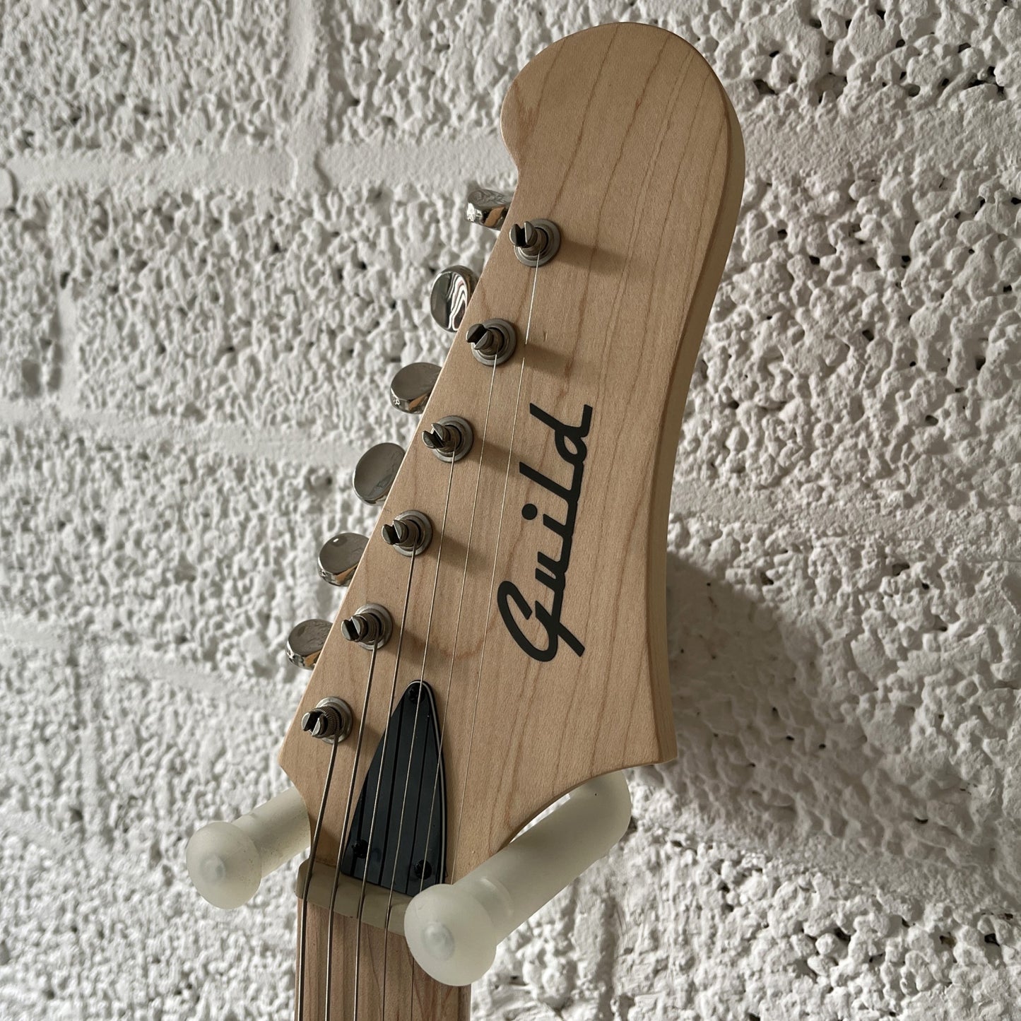 guild surfliner hh electric guitar shoreline mist headstock