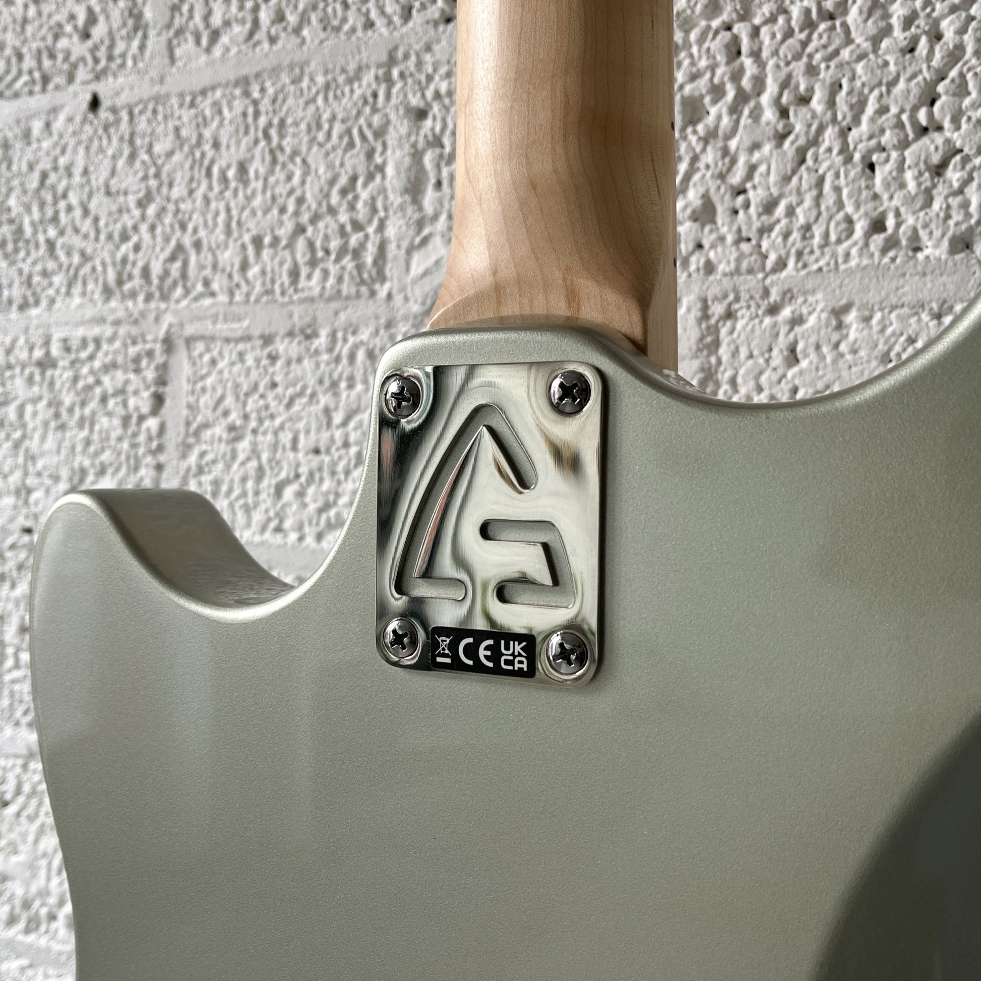 guild surfliner hh electric guitar shoreline mist neck plate