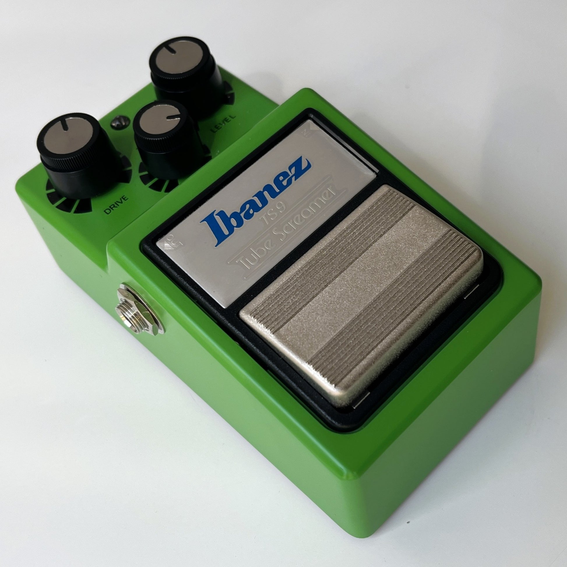 ibanez ts9 tube screamer angled view left