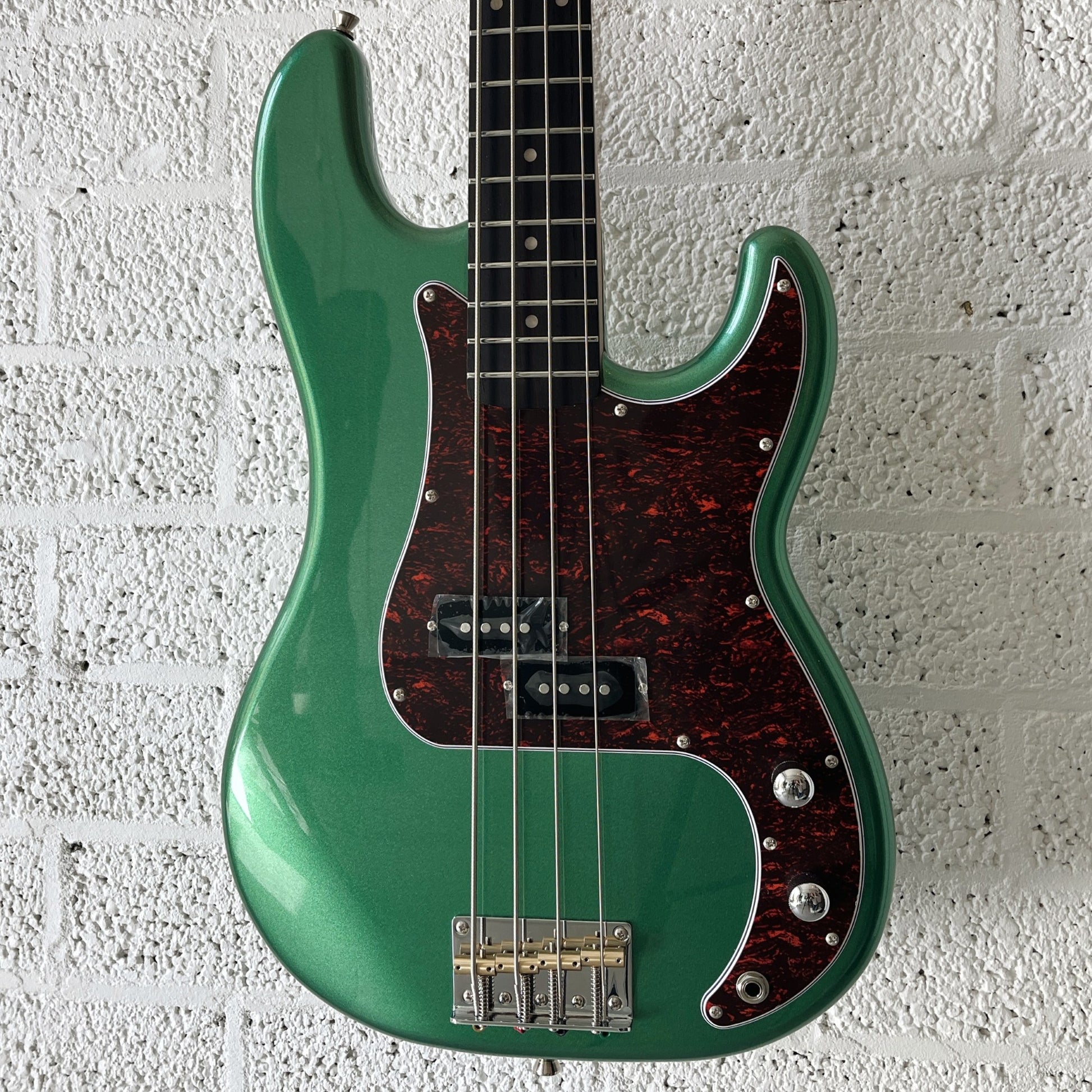 jet jpb300 electric bass green rosewood body closeup
