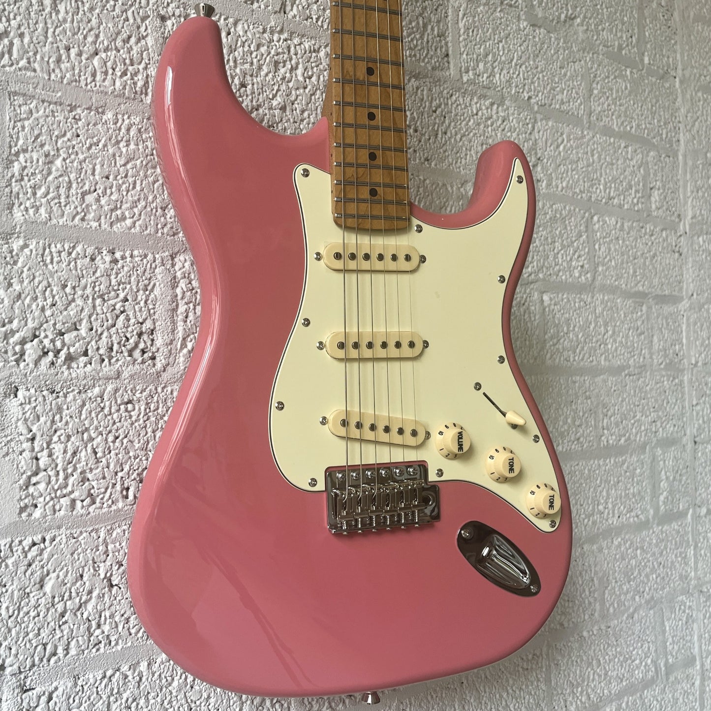 jet js300 electric guitar burgundy pink body closeup angled view left