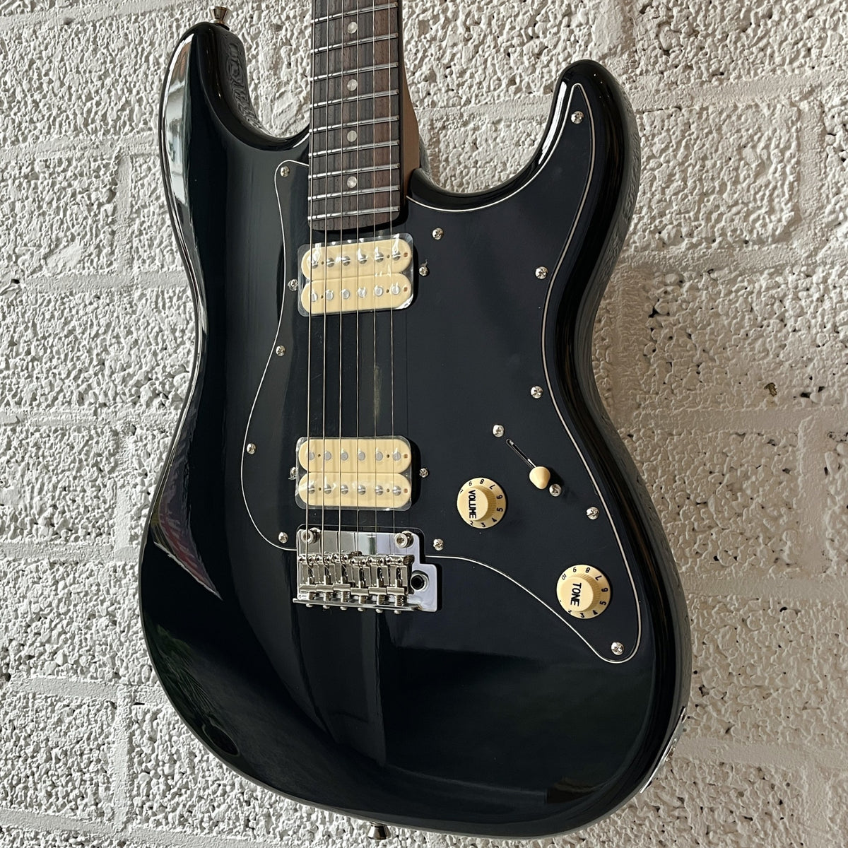 jet js400 electric guitar black rosewood fingerboard hh body closeup angled right
