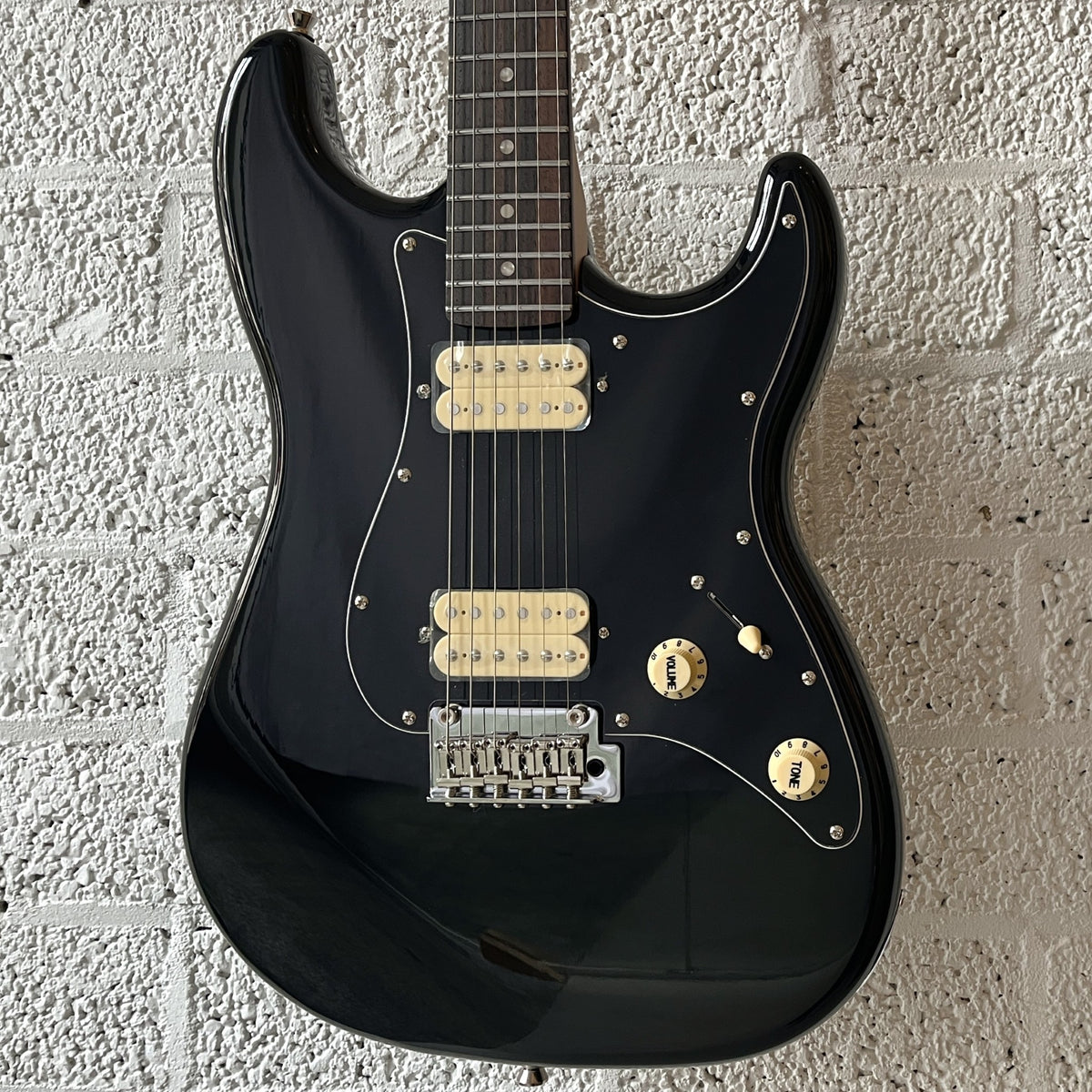 jet js400 electric guitar black rosewood fingerboard hh body closeup