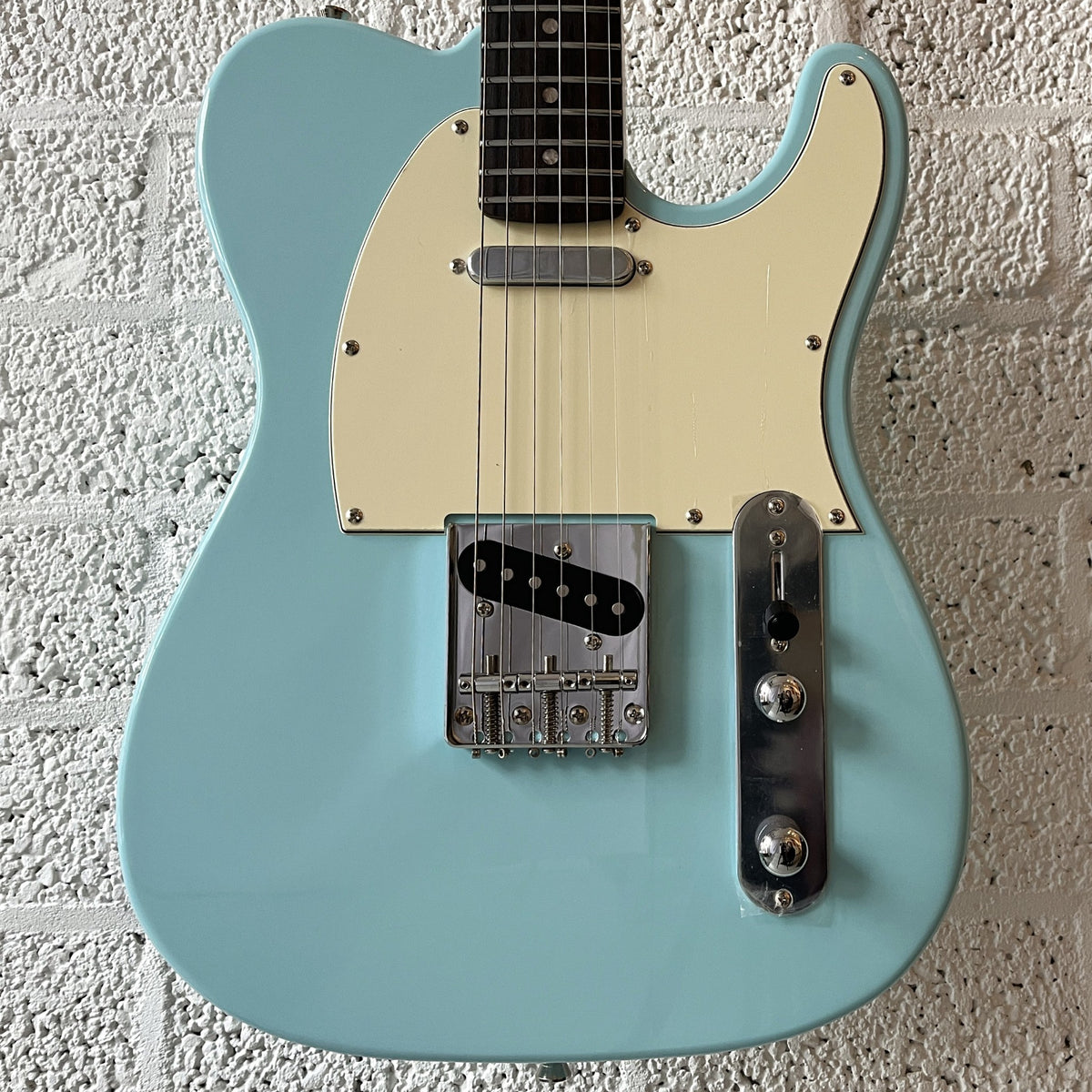 jet jt300 electric guitar blue rosewood fingerboard body closeup