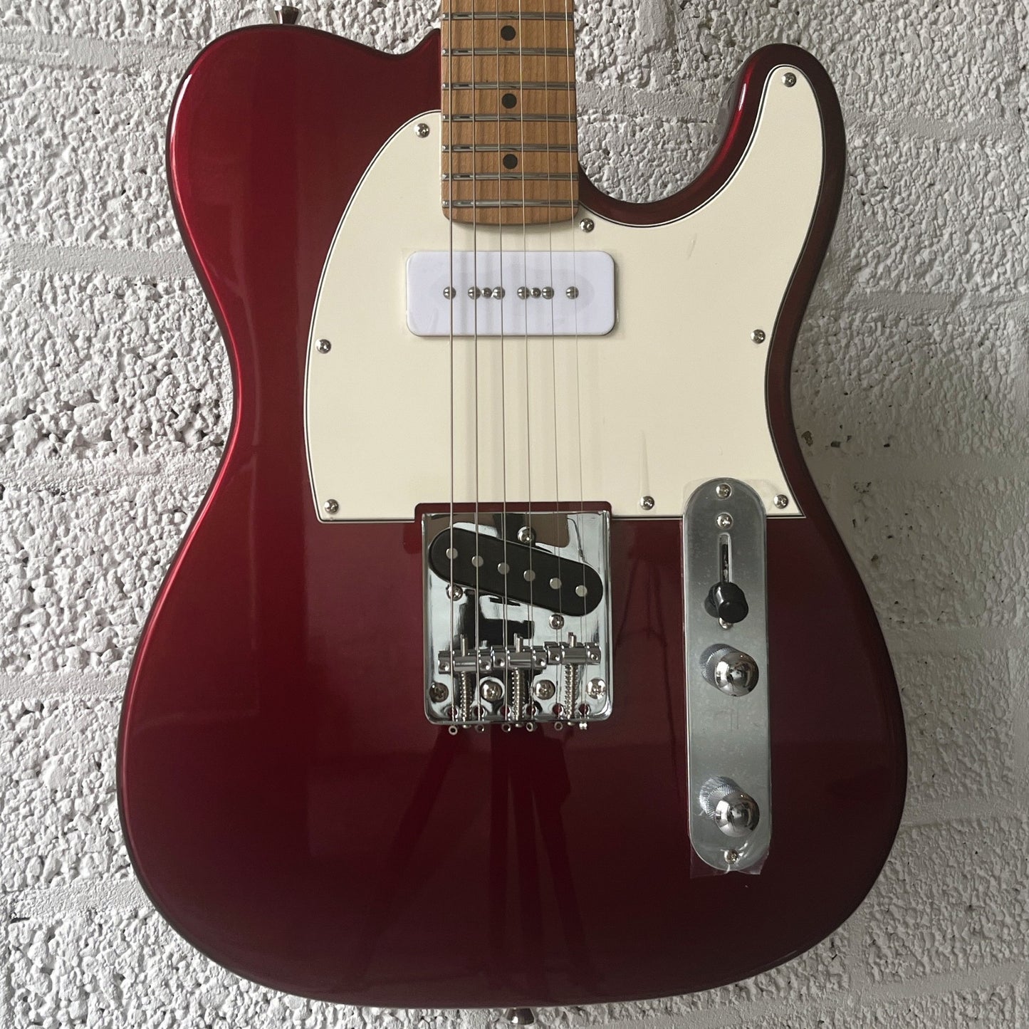 jet jt300 p90 electric guitar candy apple red body closeup