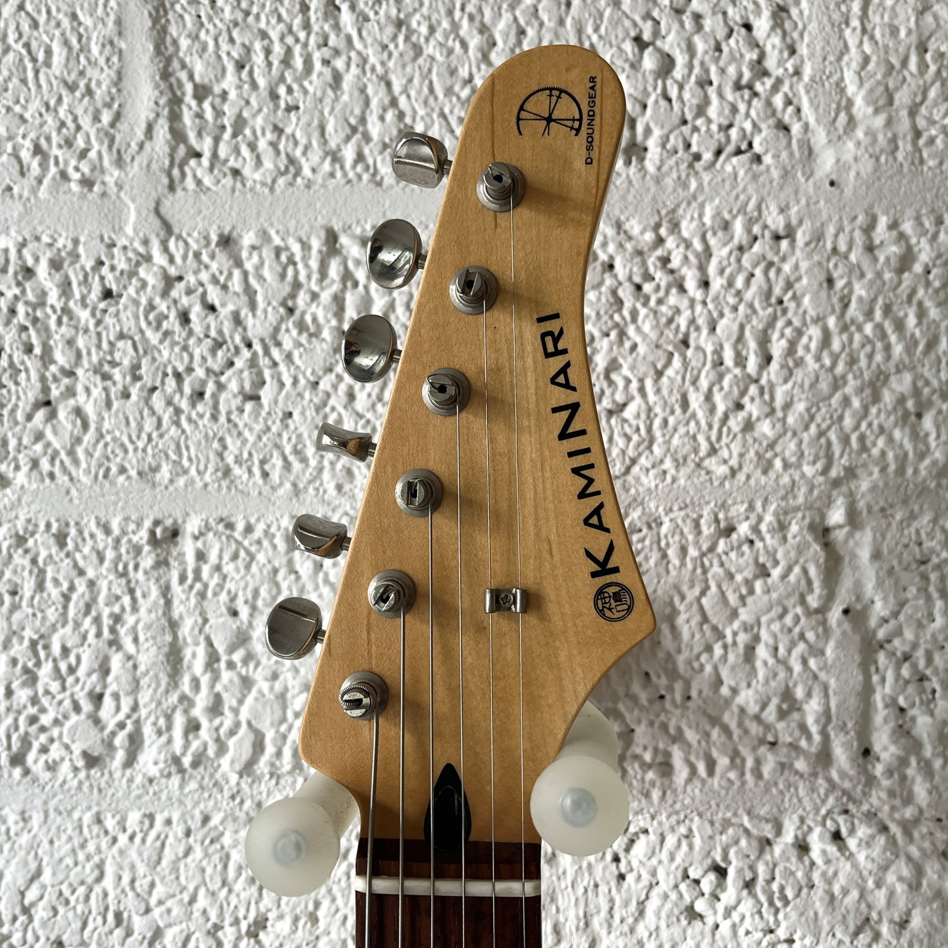 kaminari liquid electric guitar metallic white burst headstock
