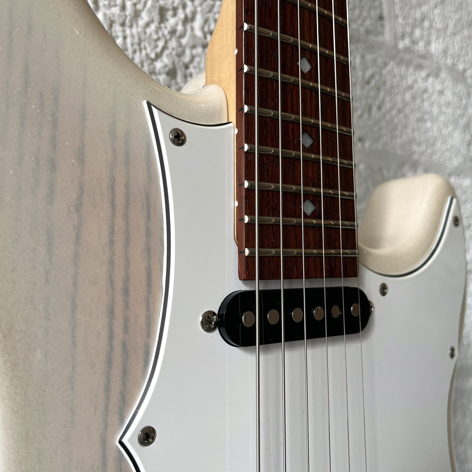 kaminari liquid electric guitar metallic white burst neck pickup