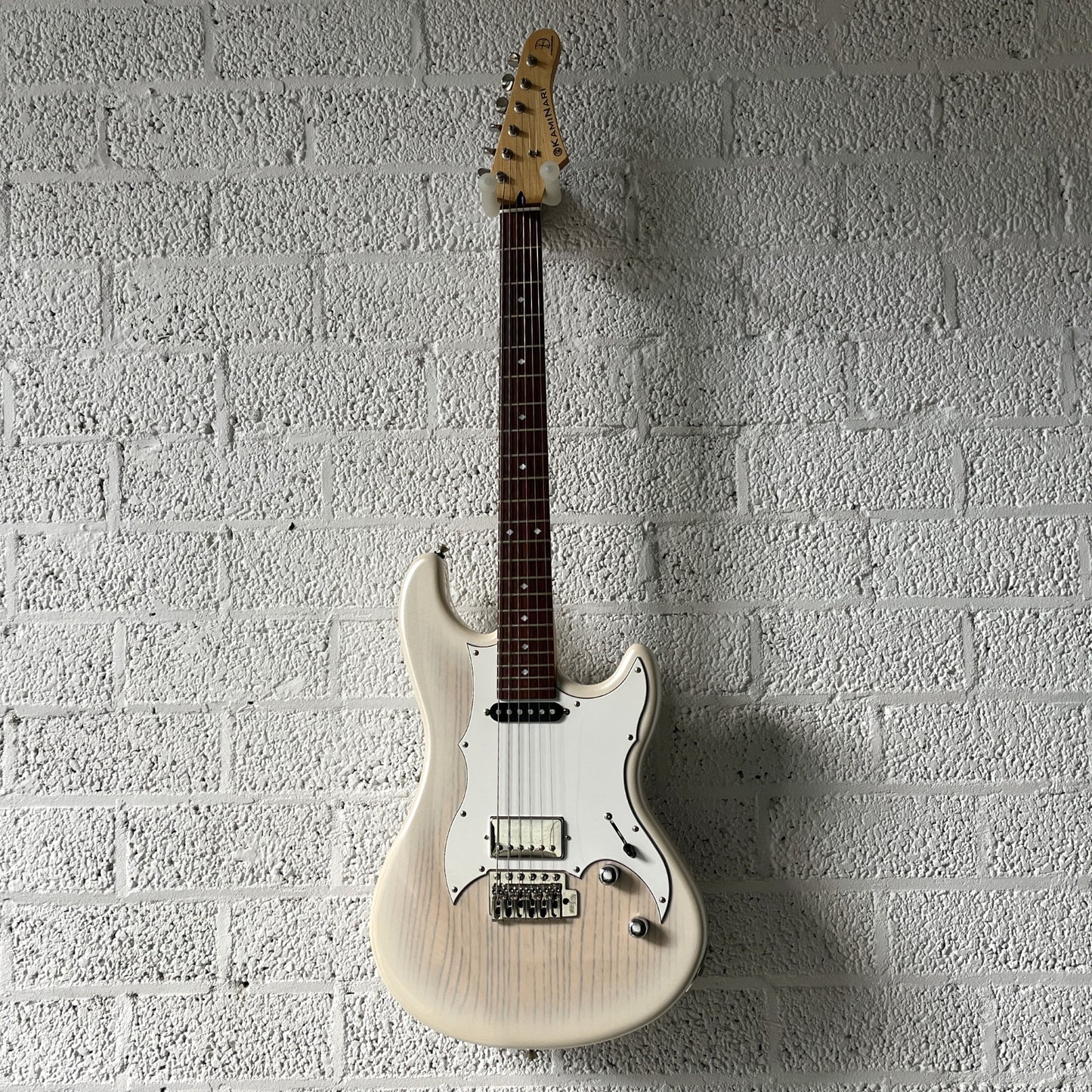 kaminari liquid electric guitar metallic white burst