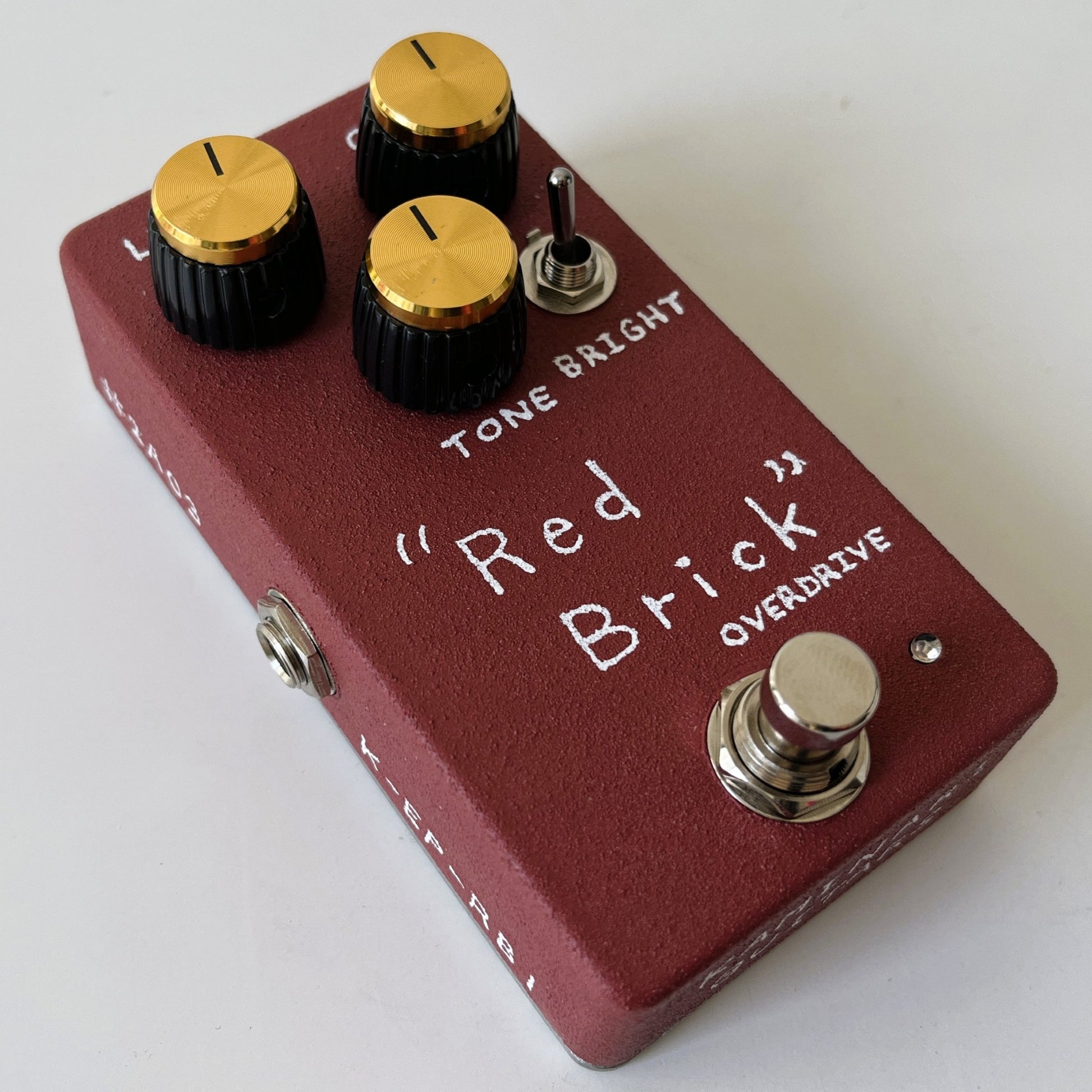 kaminari red brick overdrive pedal – japanese boutique mid-gain overdrive - angled left