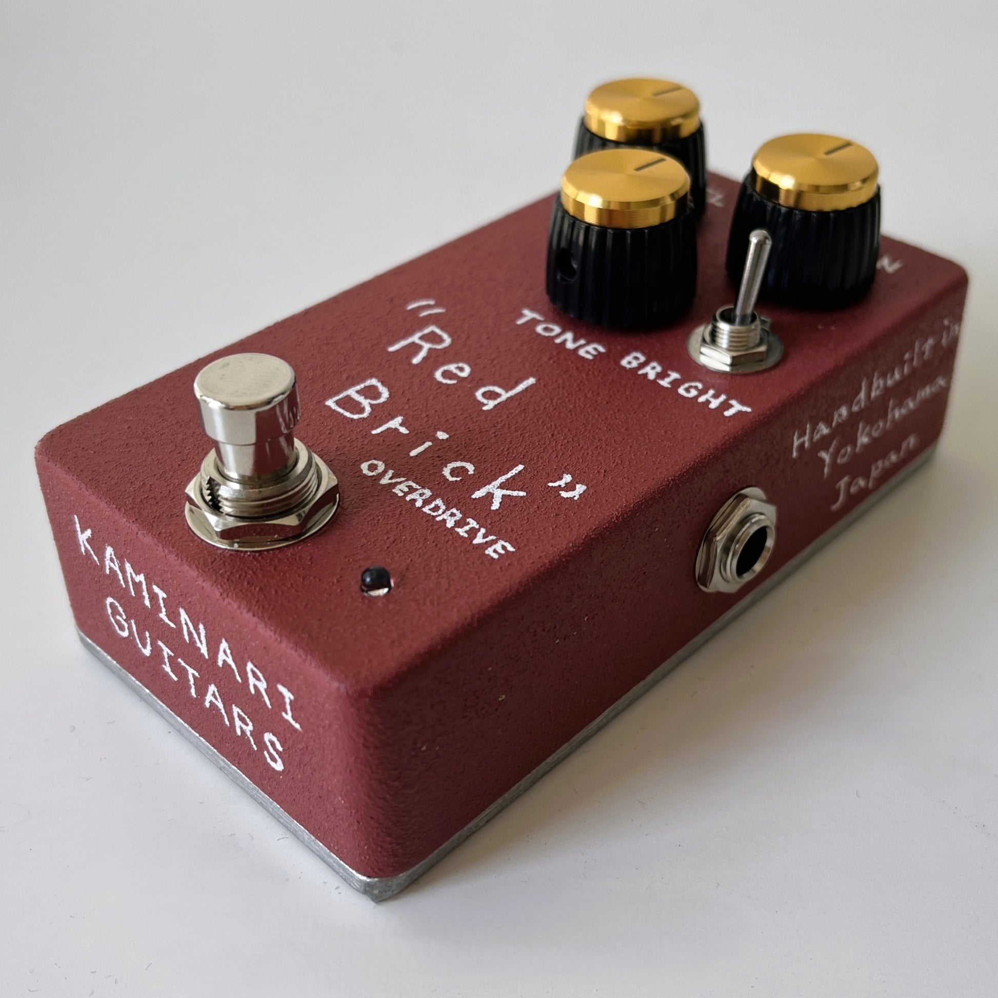 kaminari red brick overdrive pedal – japanese boutique mid-gain overdrive - angled right