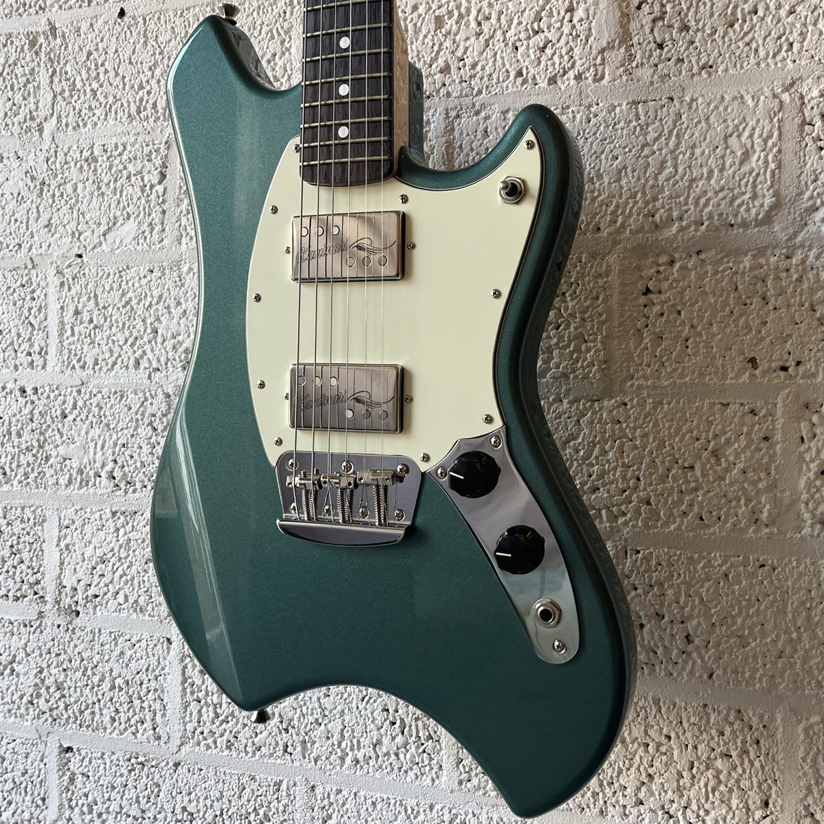 kaminari swinger 69 special sherwood green body closeup angled right