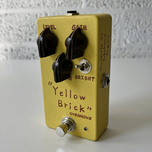 kaminari yellow brick overdrive pedal – bright and articulate boutique drive - upright