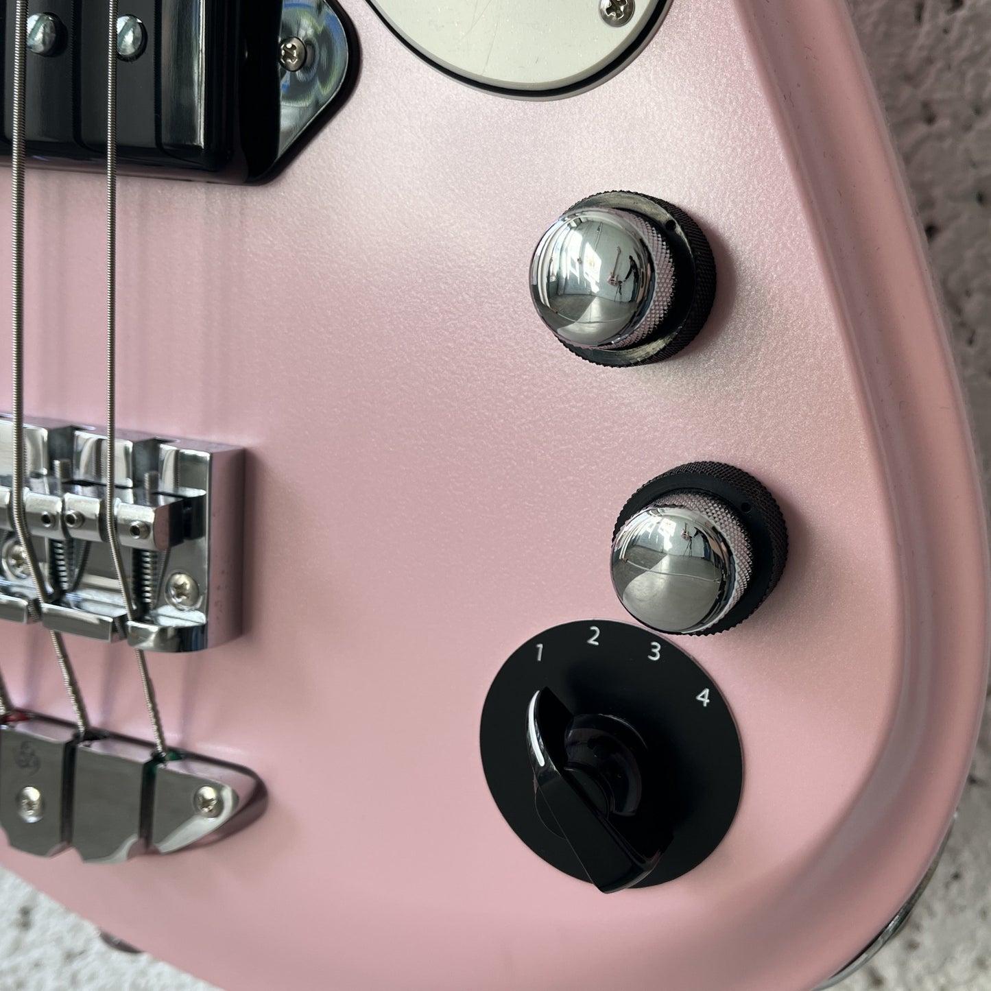 oopegg stormbreaker bass pearl pink controls