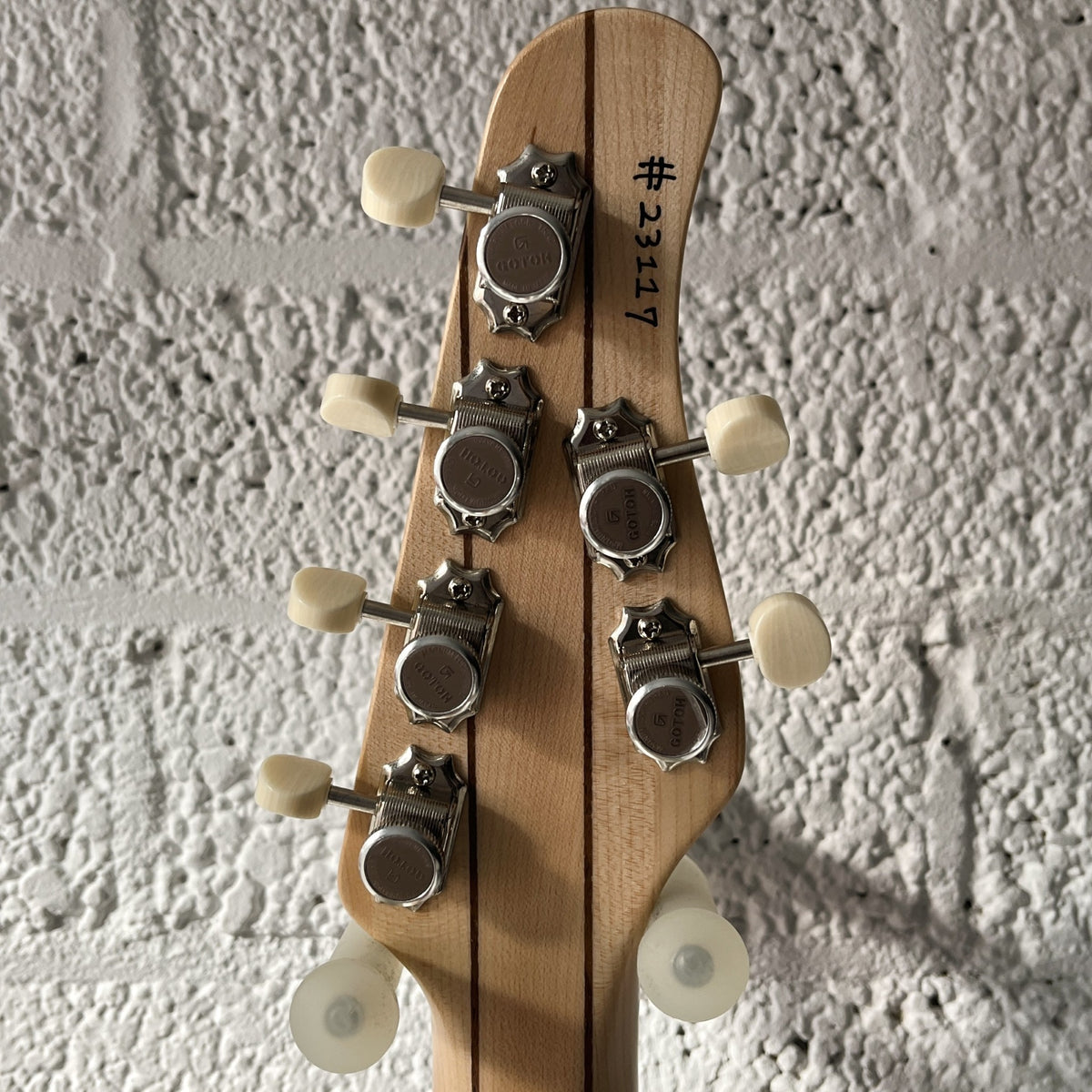 oopegg trailbreaker limited edition tobacco burst headstock back view