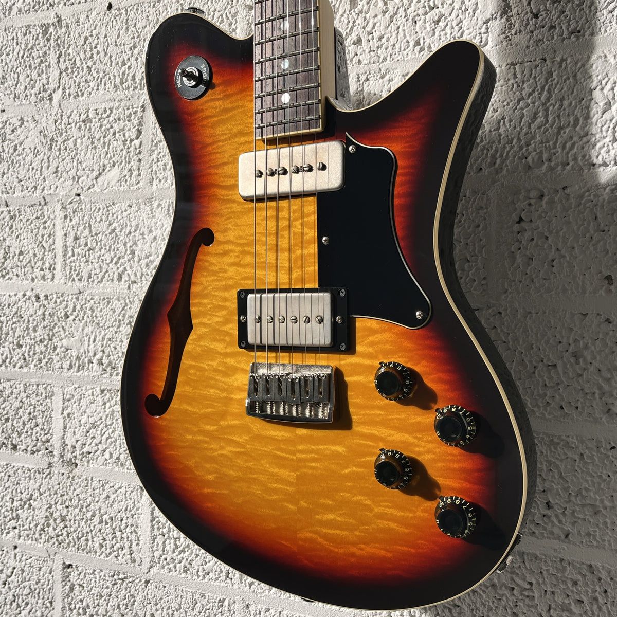 oopegg trailbreaker mk2 limited edition 3-tone sunburst body closeup angled right