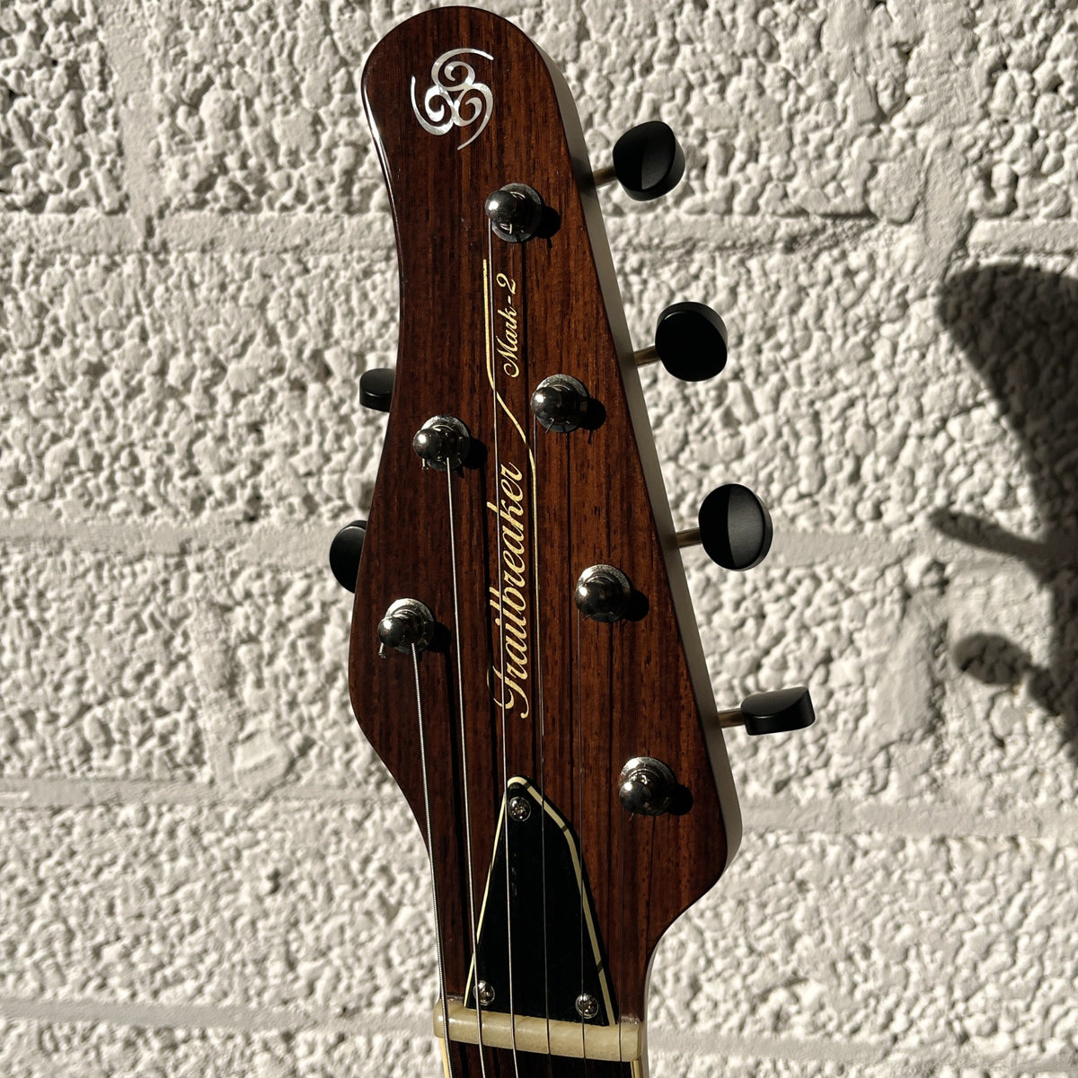 oopegg trailbreaker mk2 limited edition 3-tone sunburst headstock