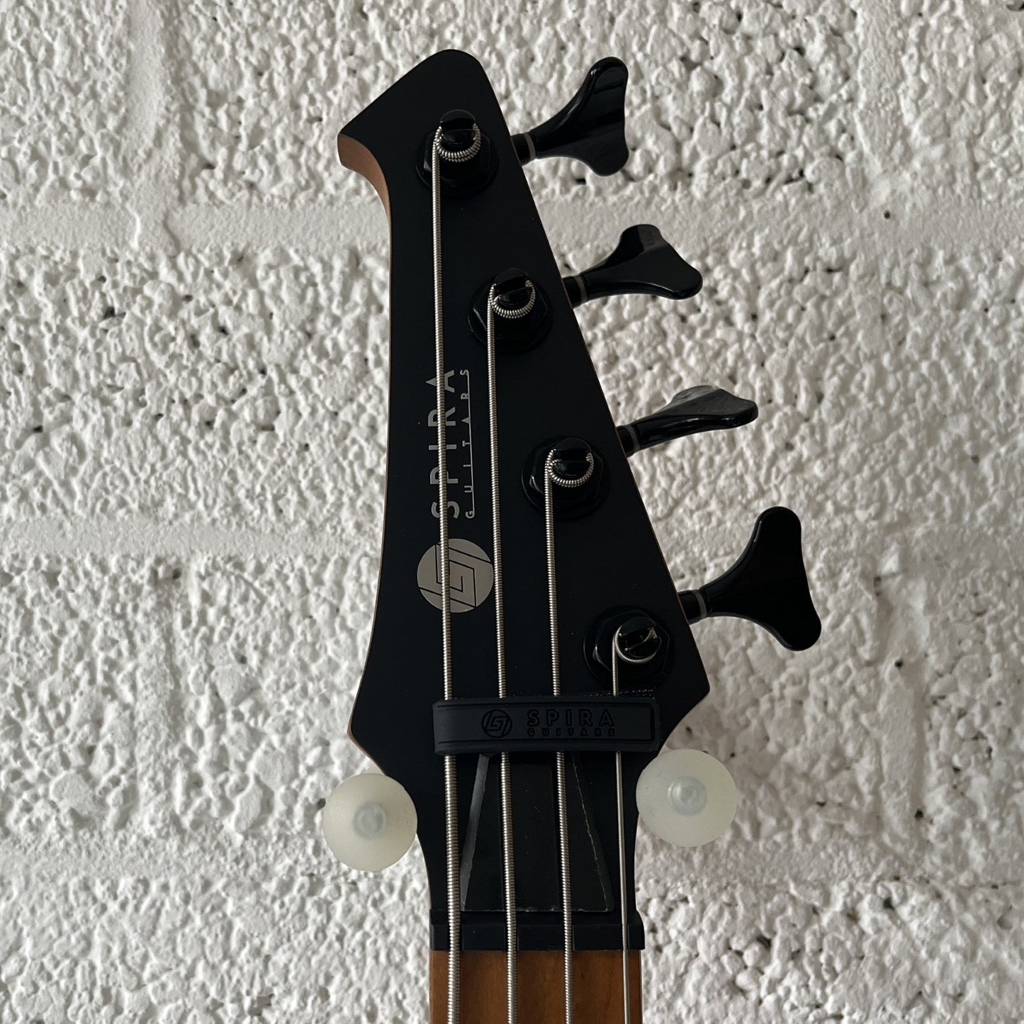 spira b400 active electric bass headstock