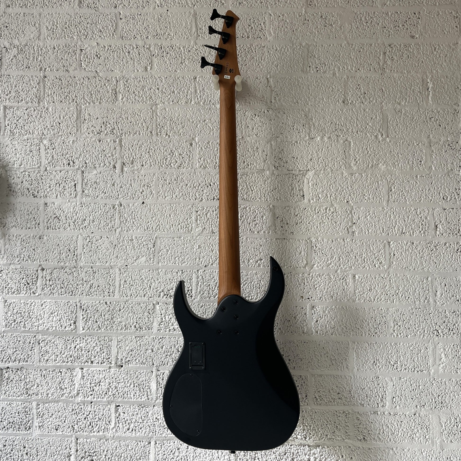 spira b400 mbk satin black active electric bass back view