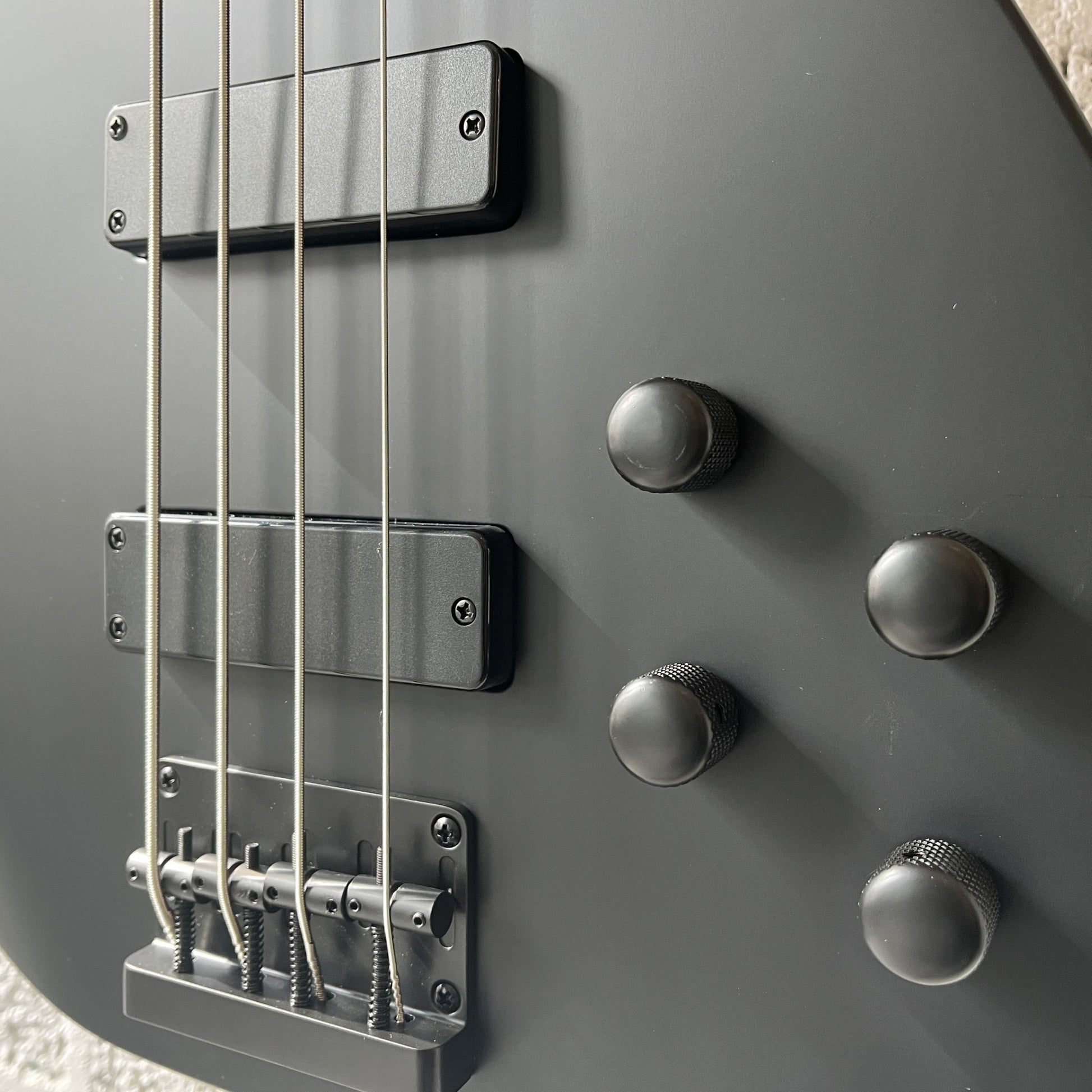 spira b400 mbk satin black active electric bass controls