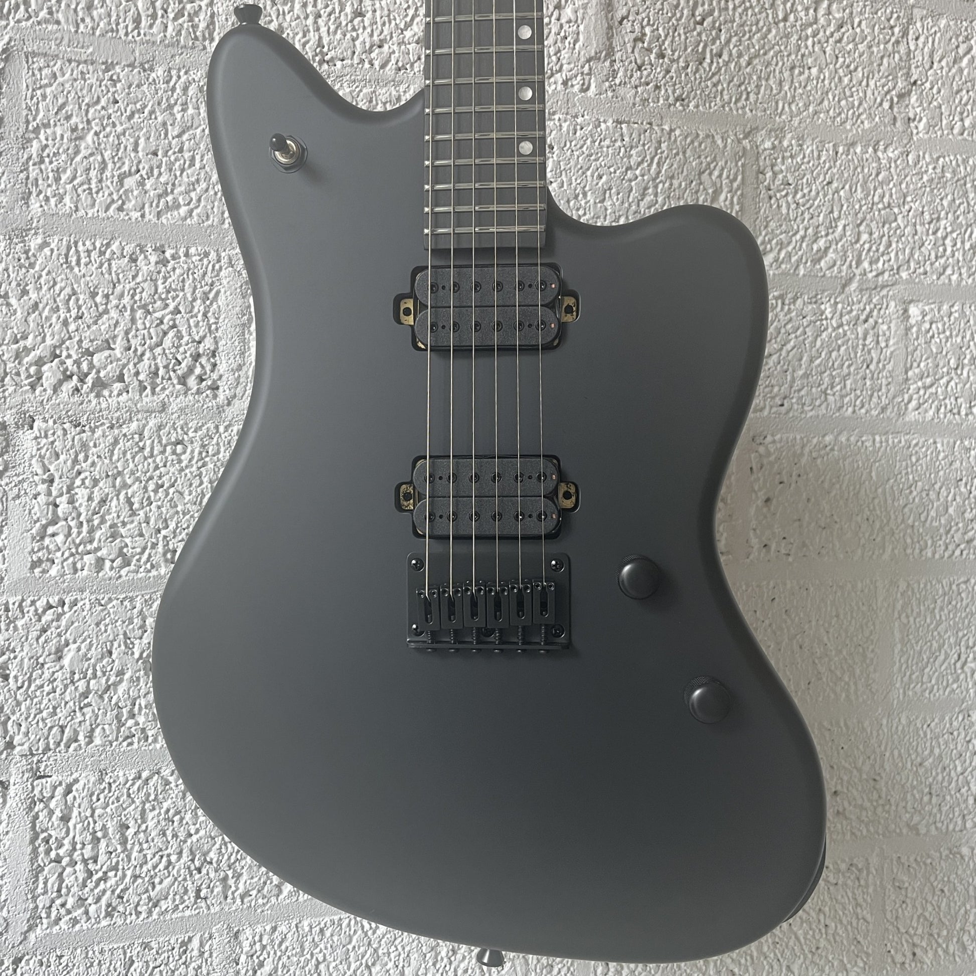 spira j400 mbk satin black electric guitar body closeup