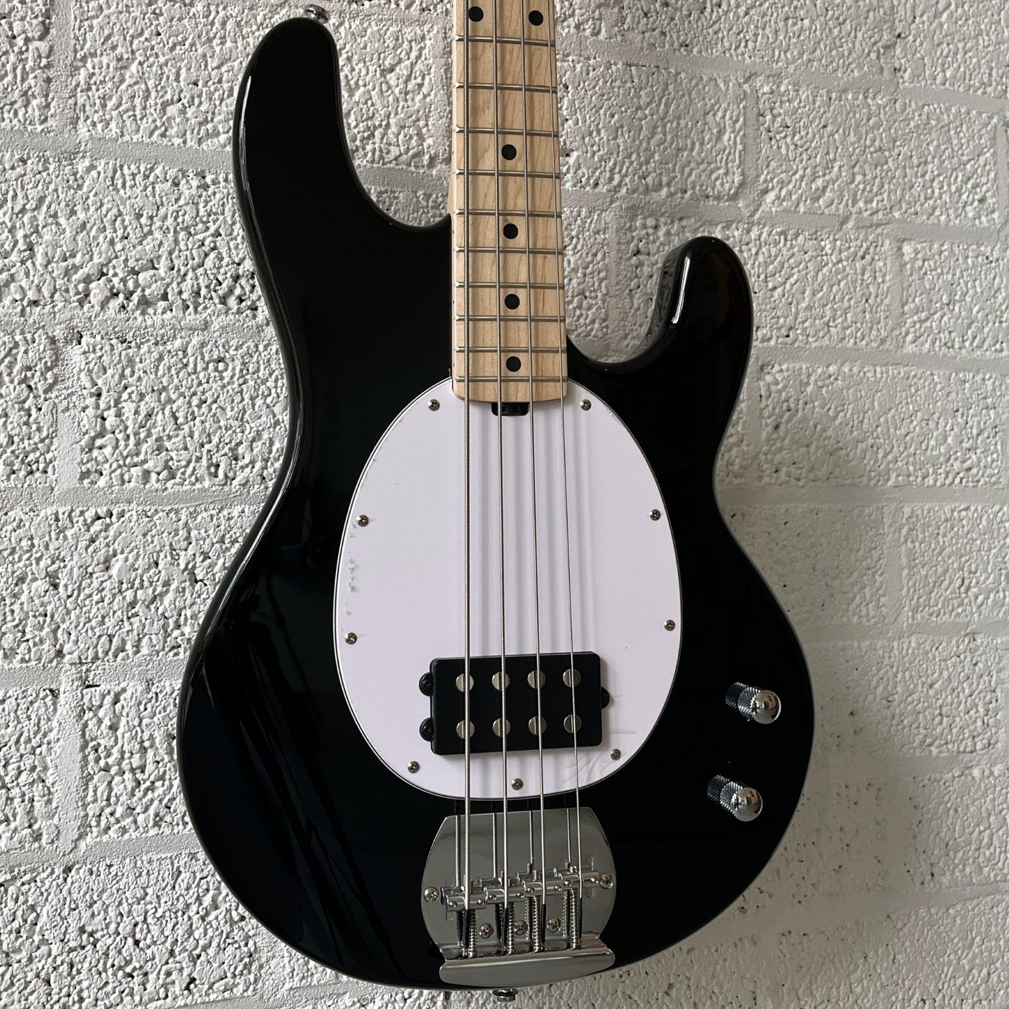 sterling by music man intro series stingray ray2 electric bass black body closeup