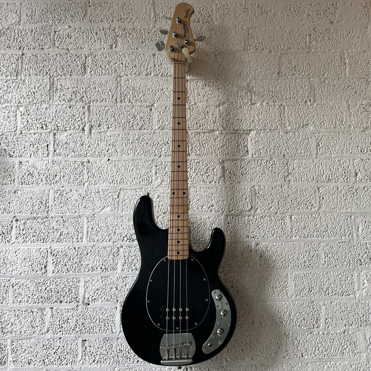 sterling by music man sub series stingray ray4 black