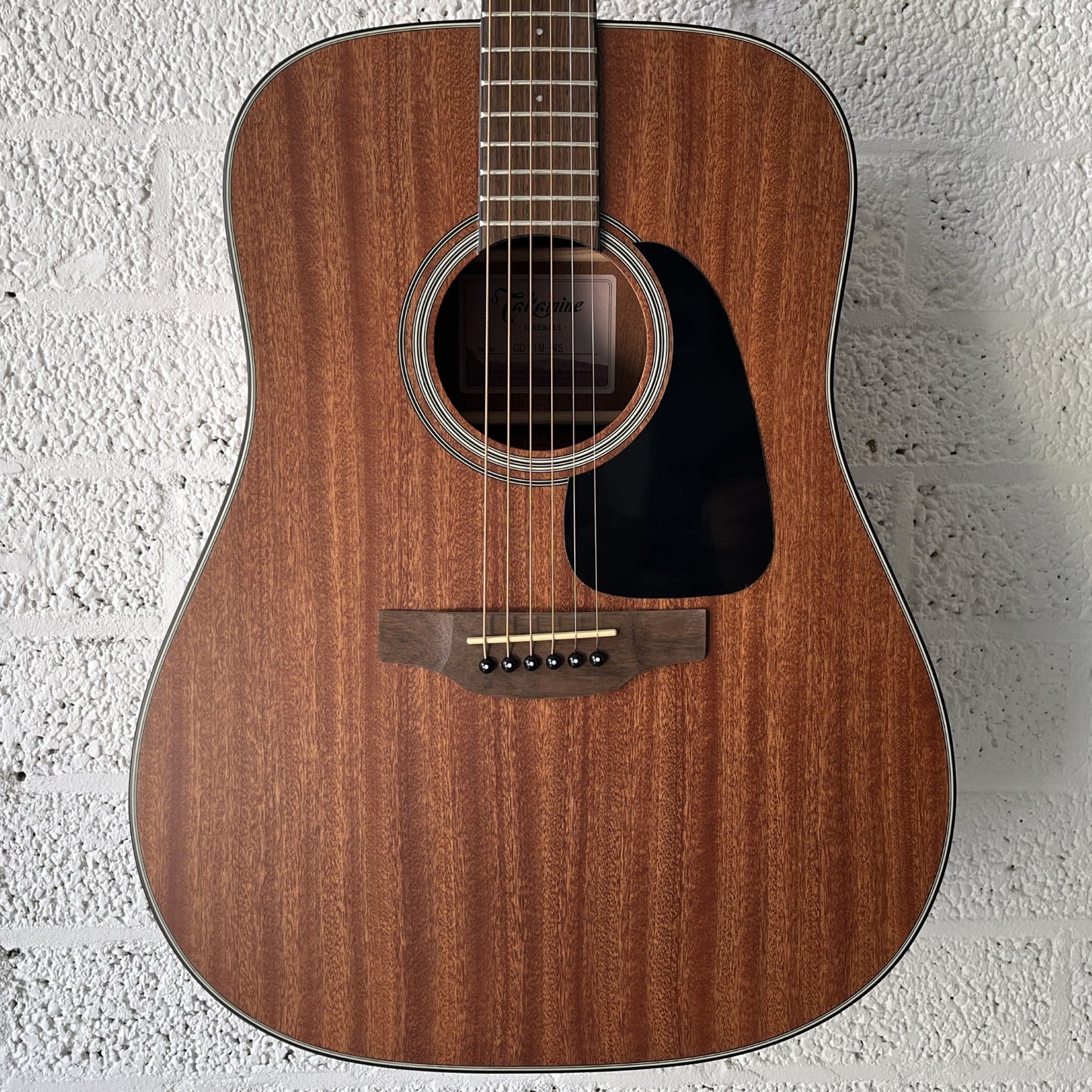 takamine gd11mns dreadnought acoustic guitar body closeup