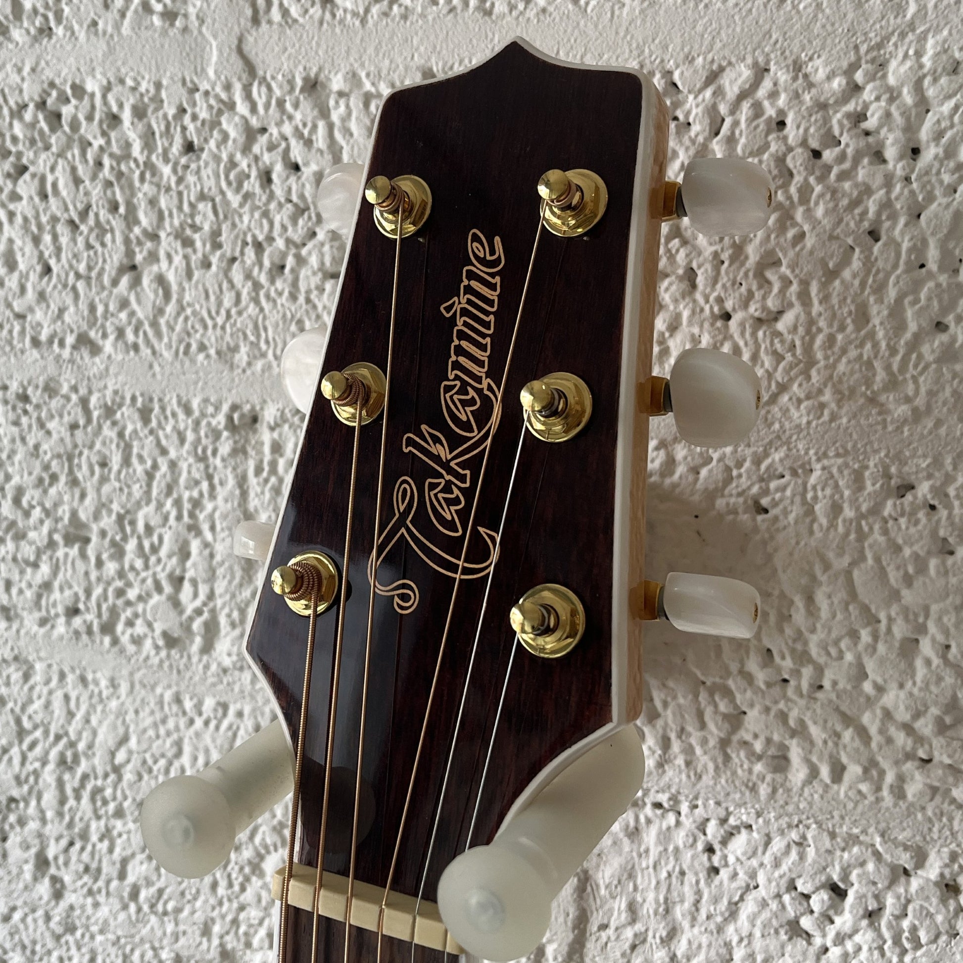 takamine gj72ce electro acoustic jumbo guitar natural headstock