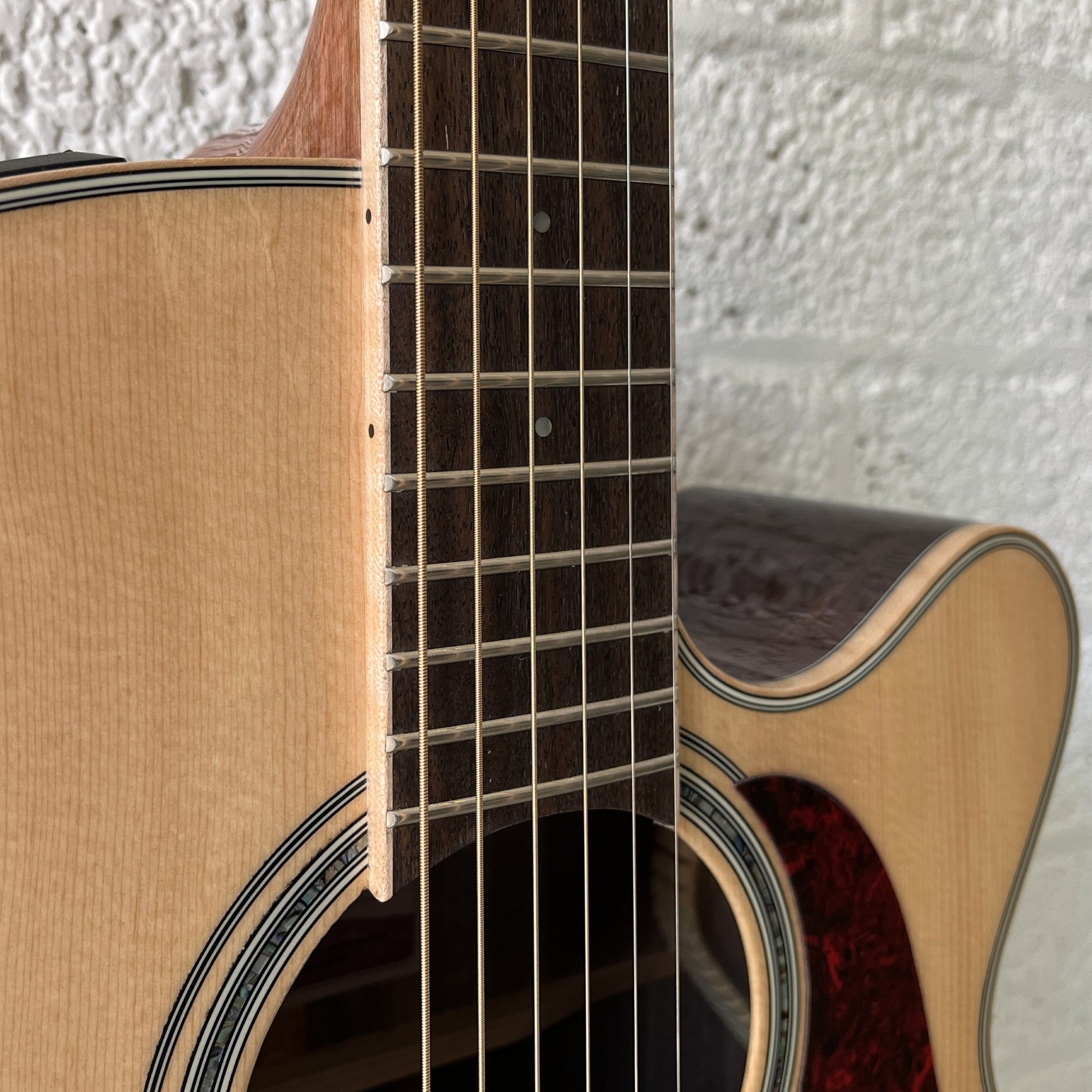 takamine gn71cenat auditorium guitar fretboard
