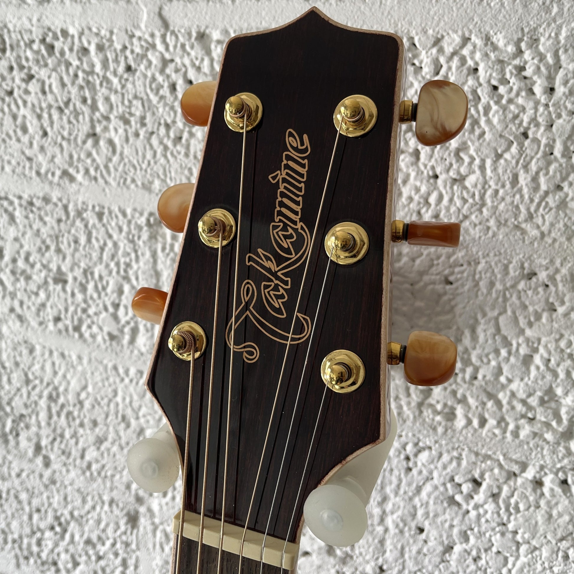 takamine gn71cenat auditorium guitar headstock