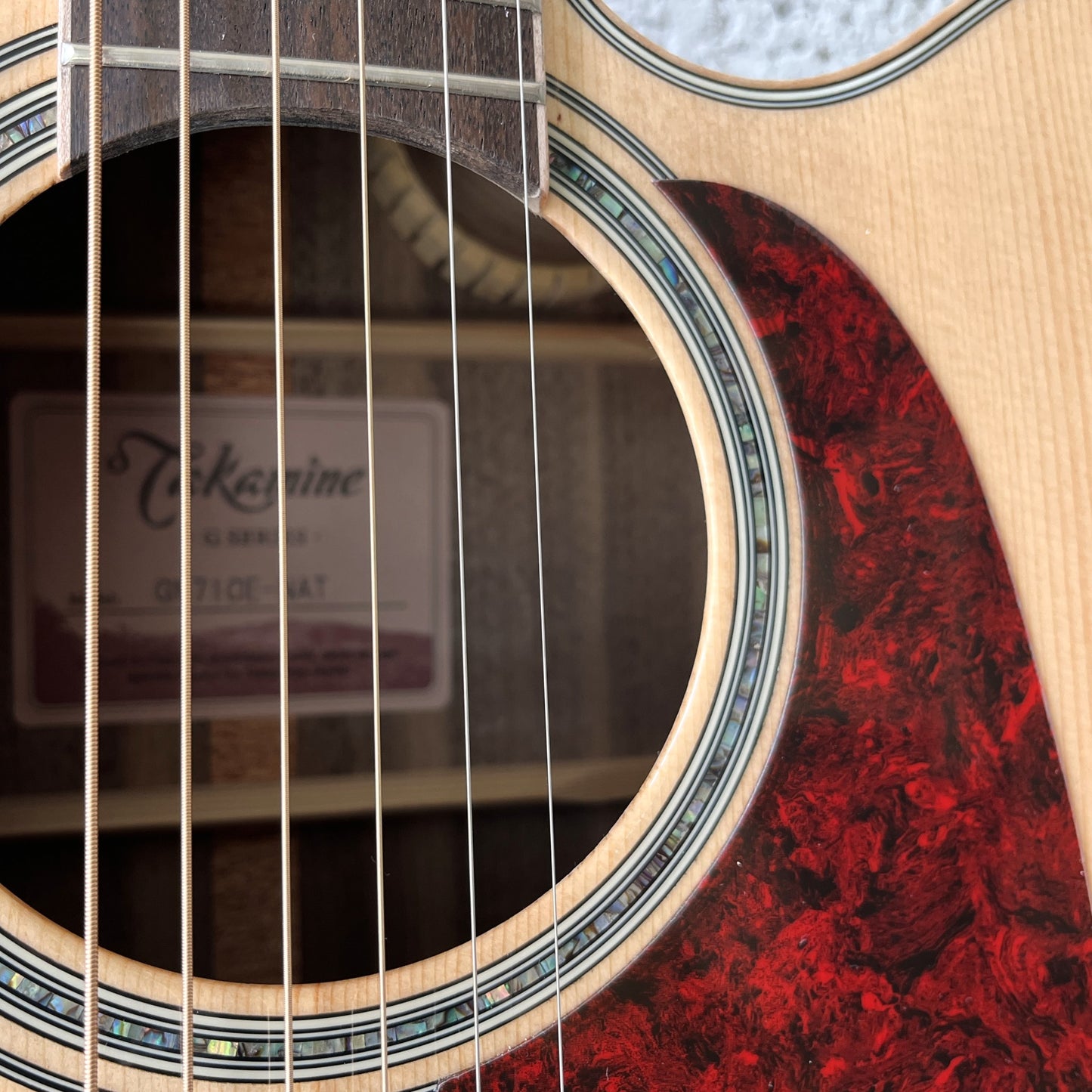 takamine gn71cenat auditorium guitar sound hole