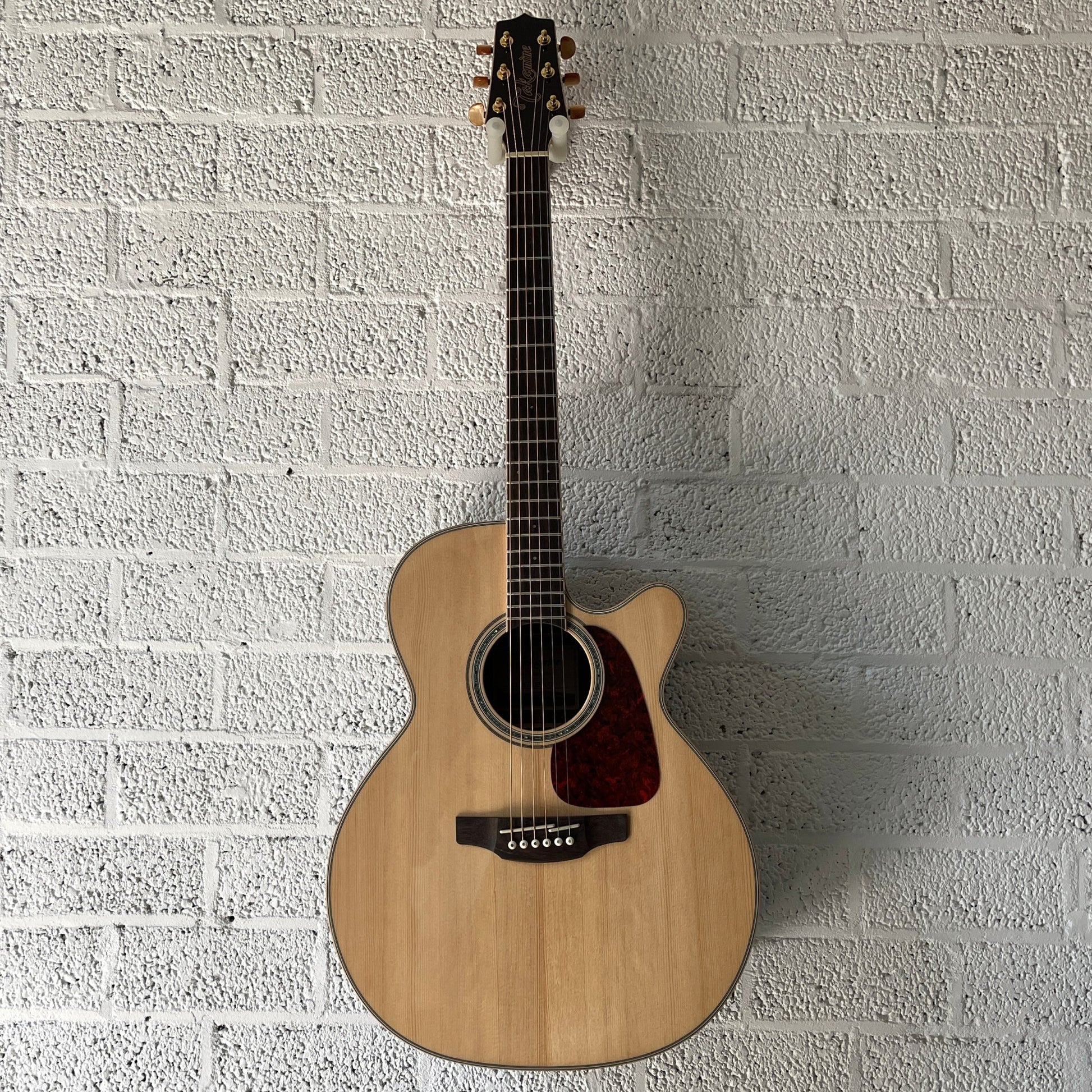 takamine gn71cenat auditorium guitar
