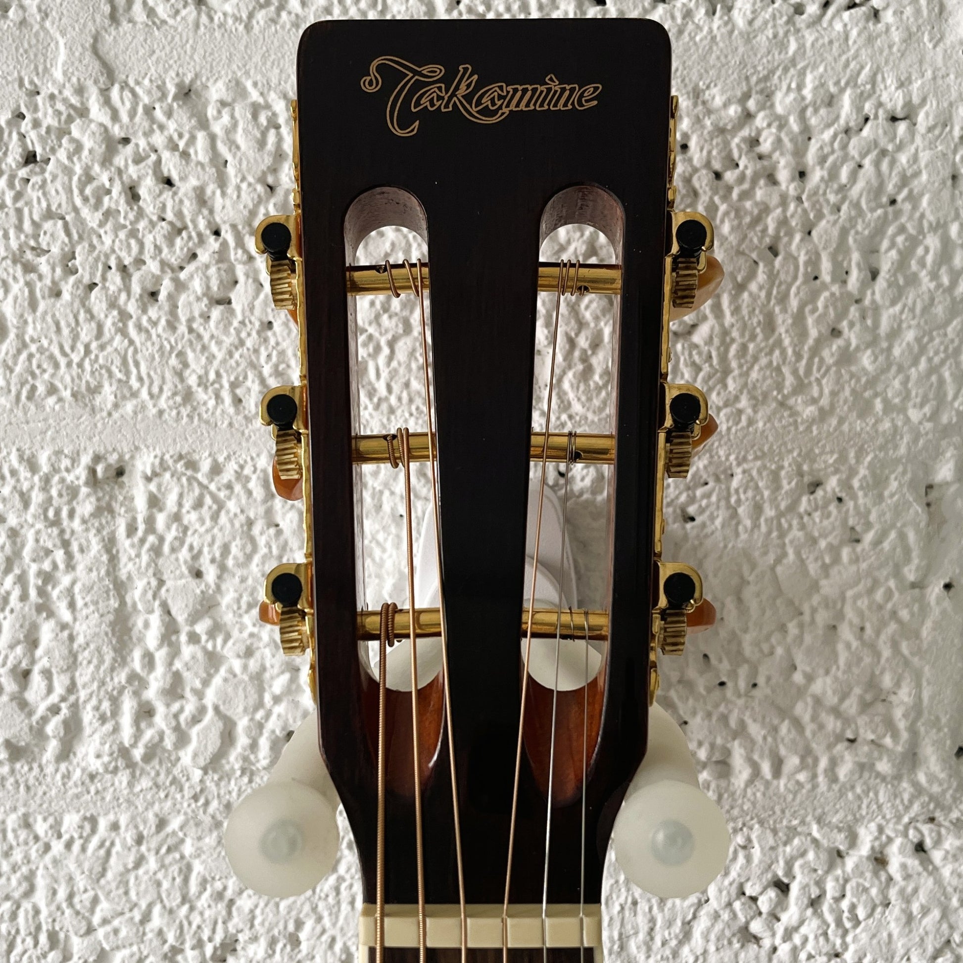 takamine gy51ebsb new yorker guitar sunburst headstock