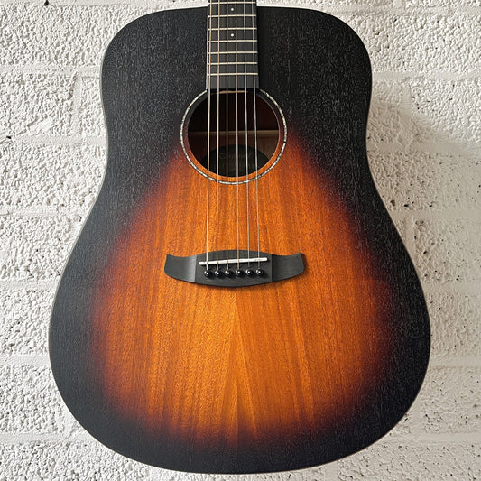 tanglewood crossroads tc5 dreadnought guitar body closeup